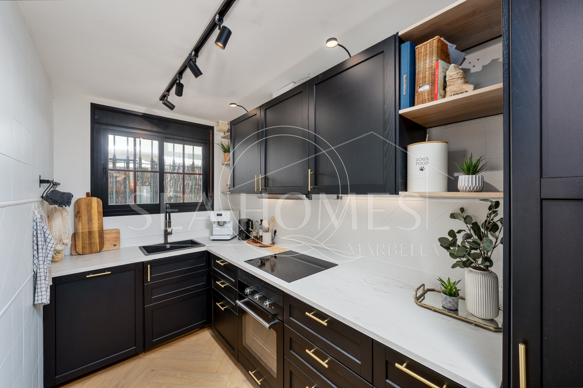 Stunning semi-detached house in Bel Air – official rental licence and 900m from the beach