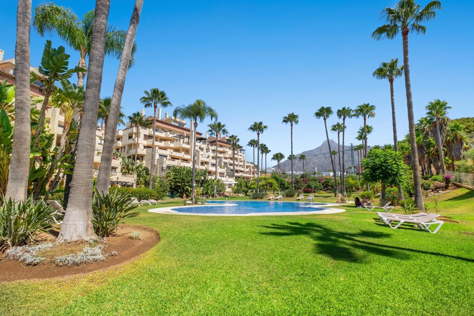 3 Dormitorio Planta baja en venta en Las Lomas del Marbella Club | Henger Inmobiliaria