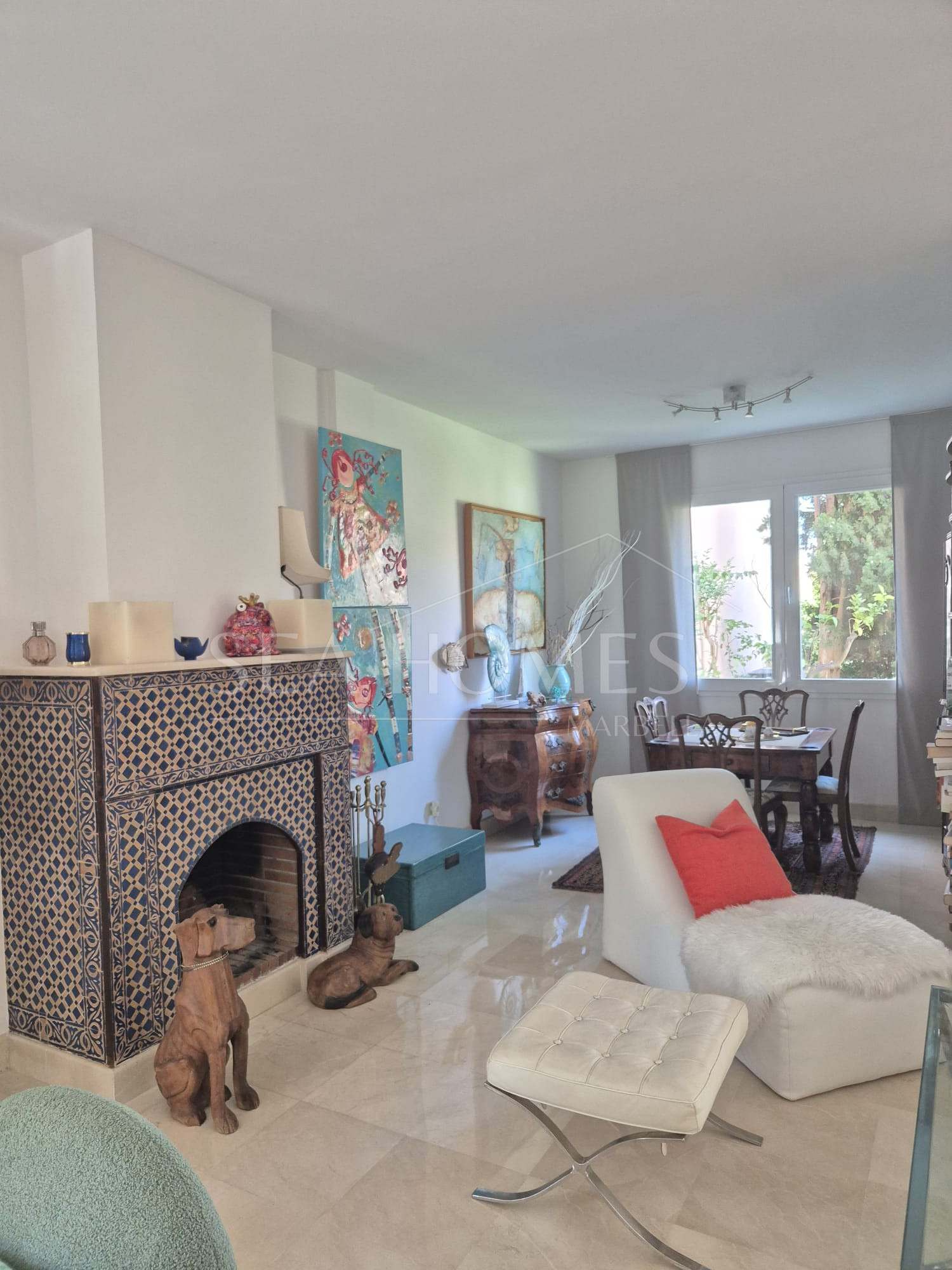 Spacious Ground-Floor Apartment with Private Garden in Park Beach