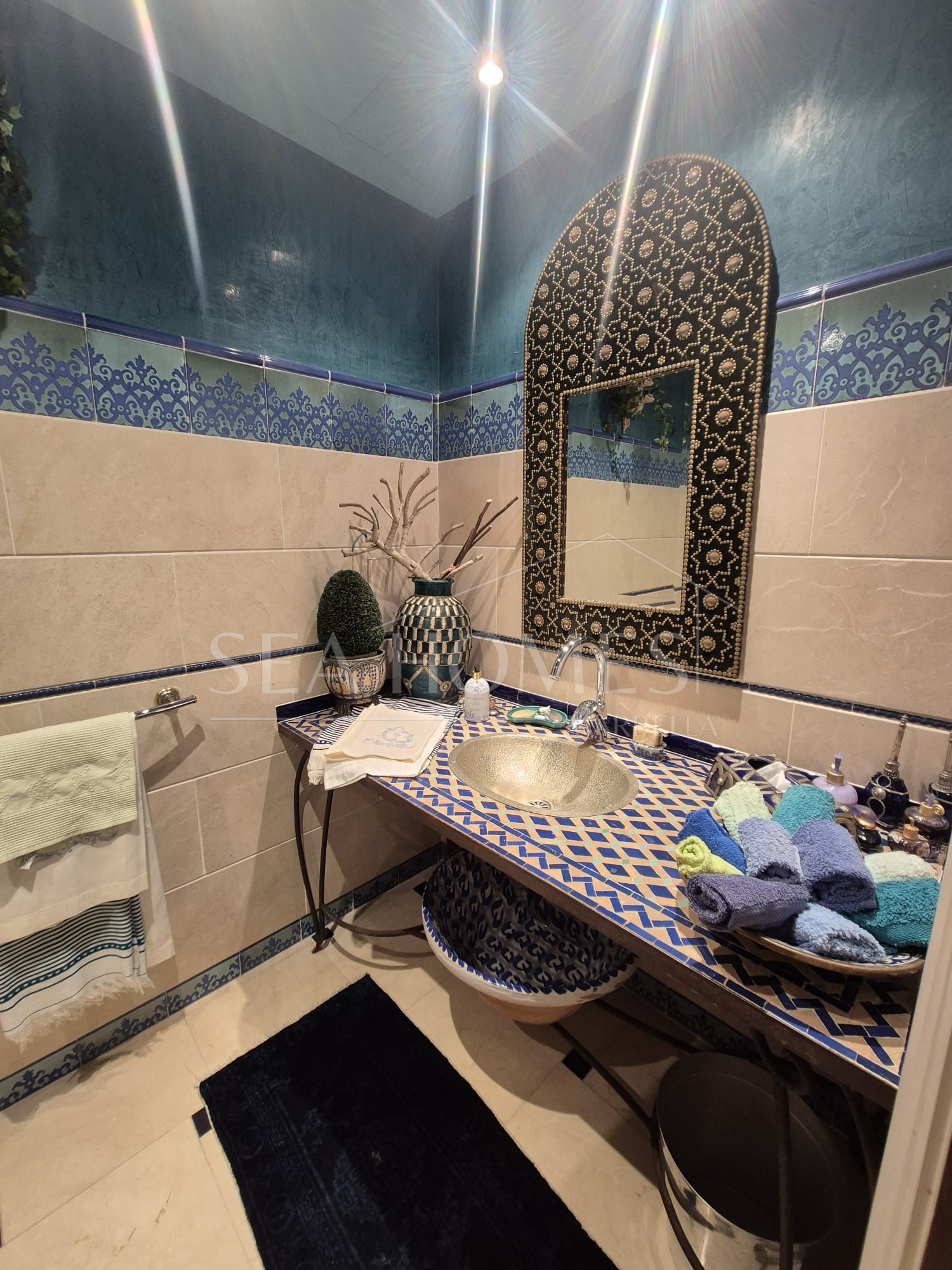 Spacious Ground-Floor Apartment with Private Garden in Park Beach