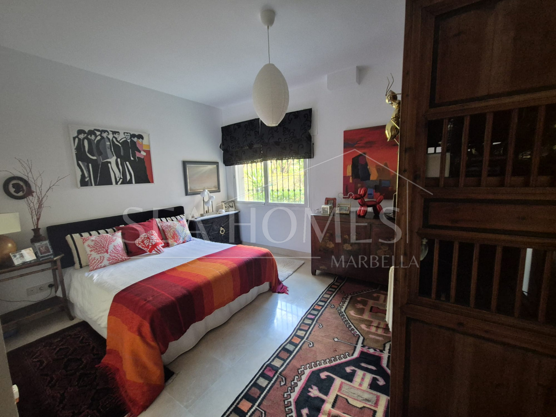 Spacious Ground-Floor Apartment with Private Garden in Park Beach