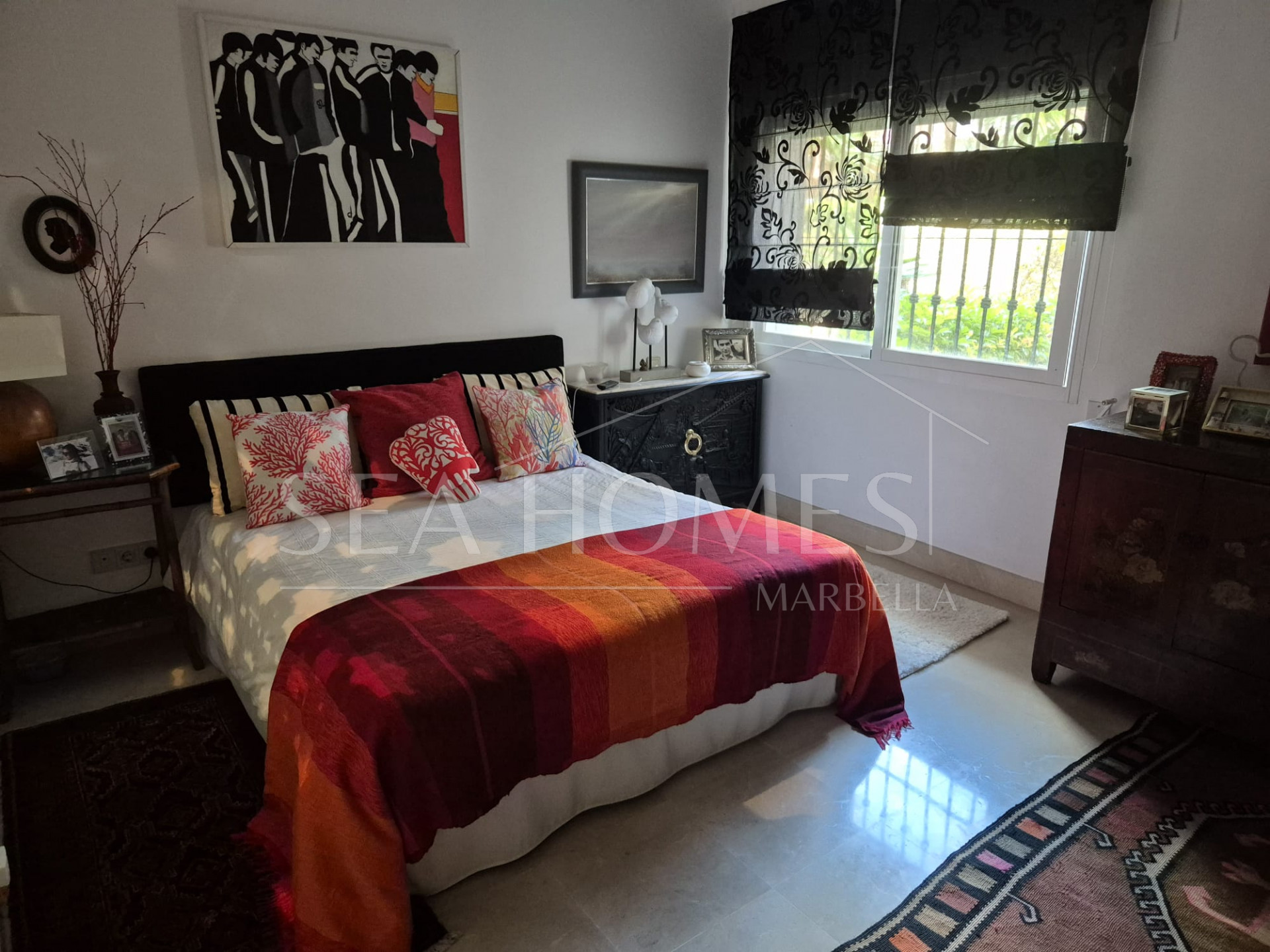 Spacious Ground-Floor Apartment with Private Garden in Park Beach