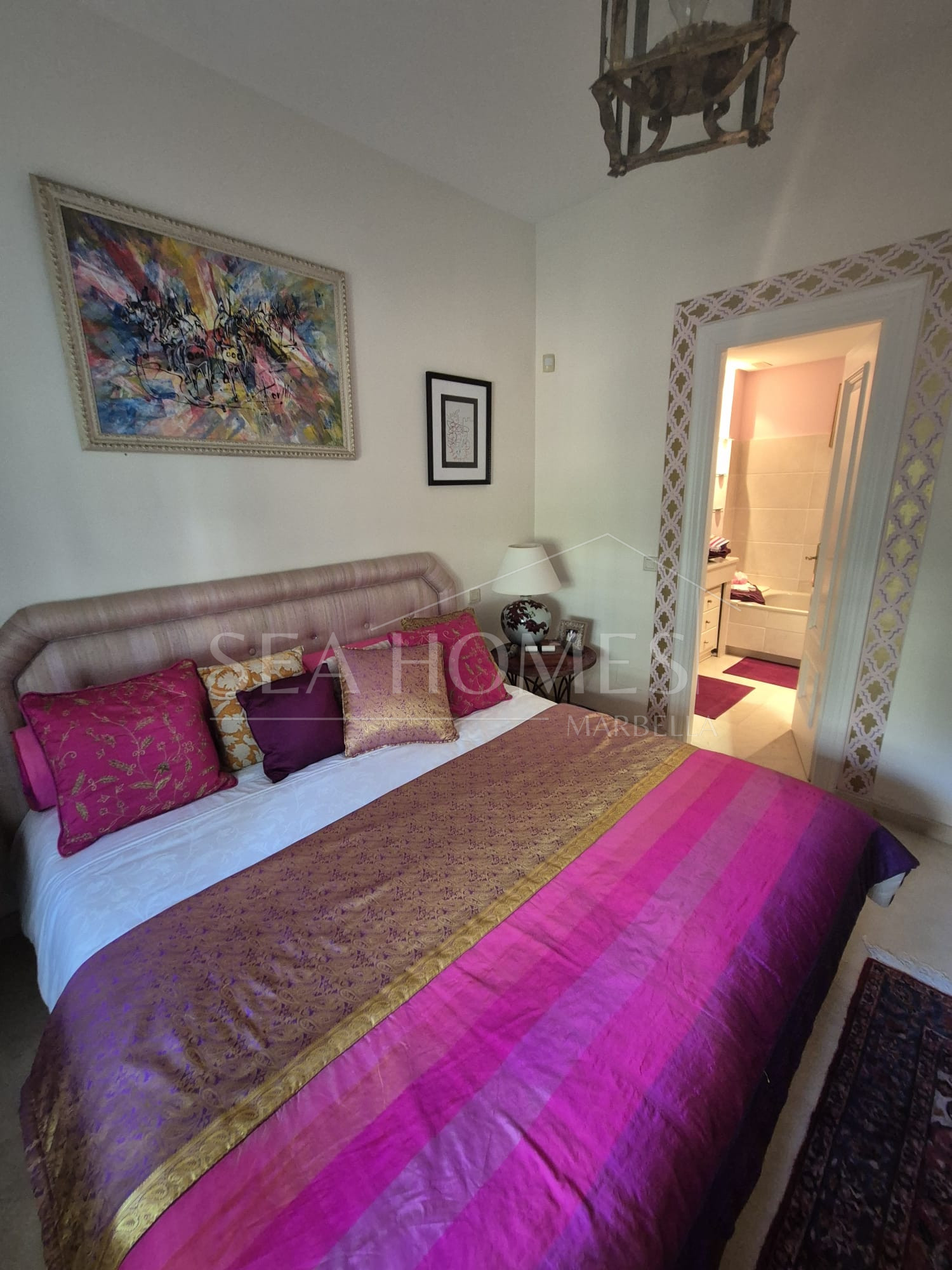 Spacious Ground-Floor Apartment with Private Garden in Park Beach