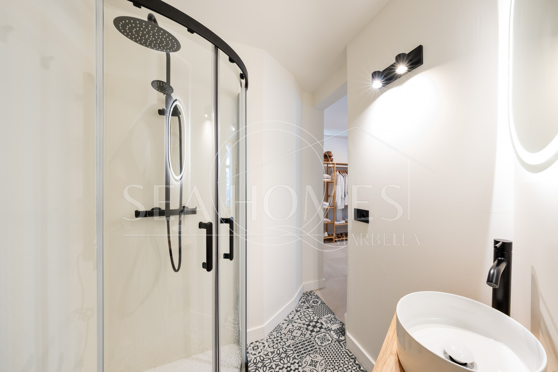 Charming Two-Bedroom Ground Floor Apartment in Estepona Old Town