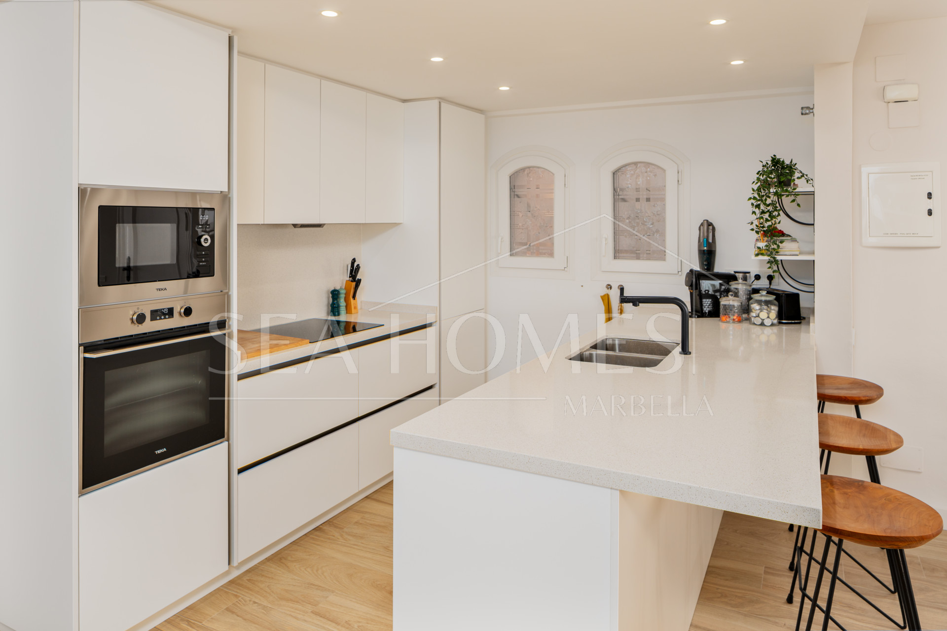 Fully Renovated 3‑Bedroom Apartment on Estepona’s Frontline Beach