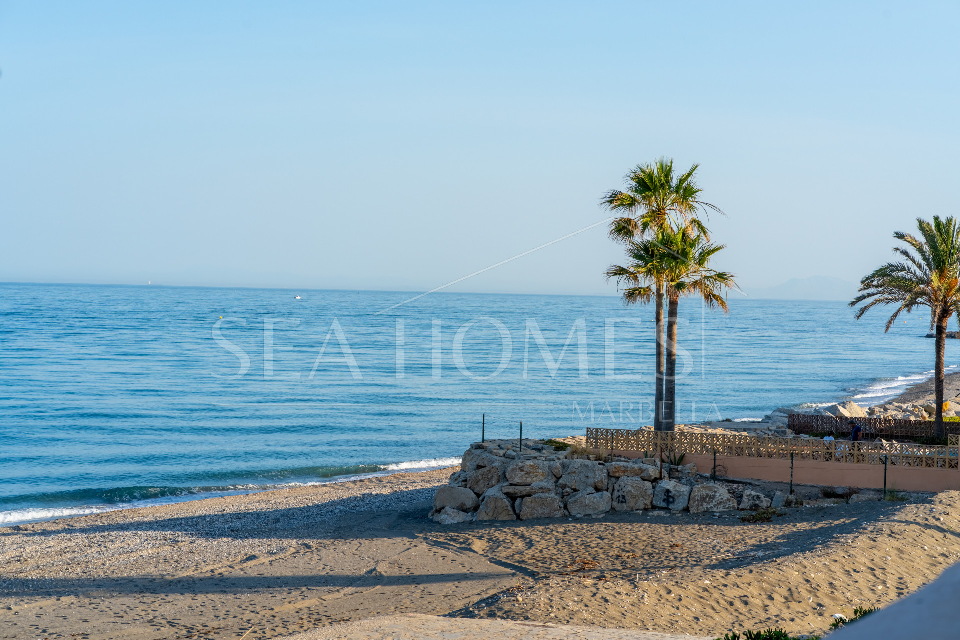 Fully Renovated 3‑Bedroom Apartment on Estepona’s Frontline Beach