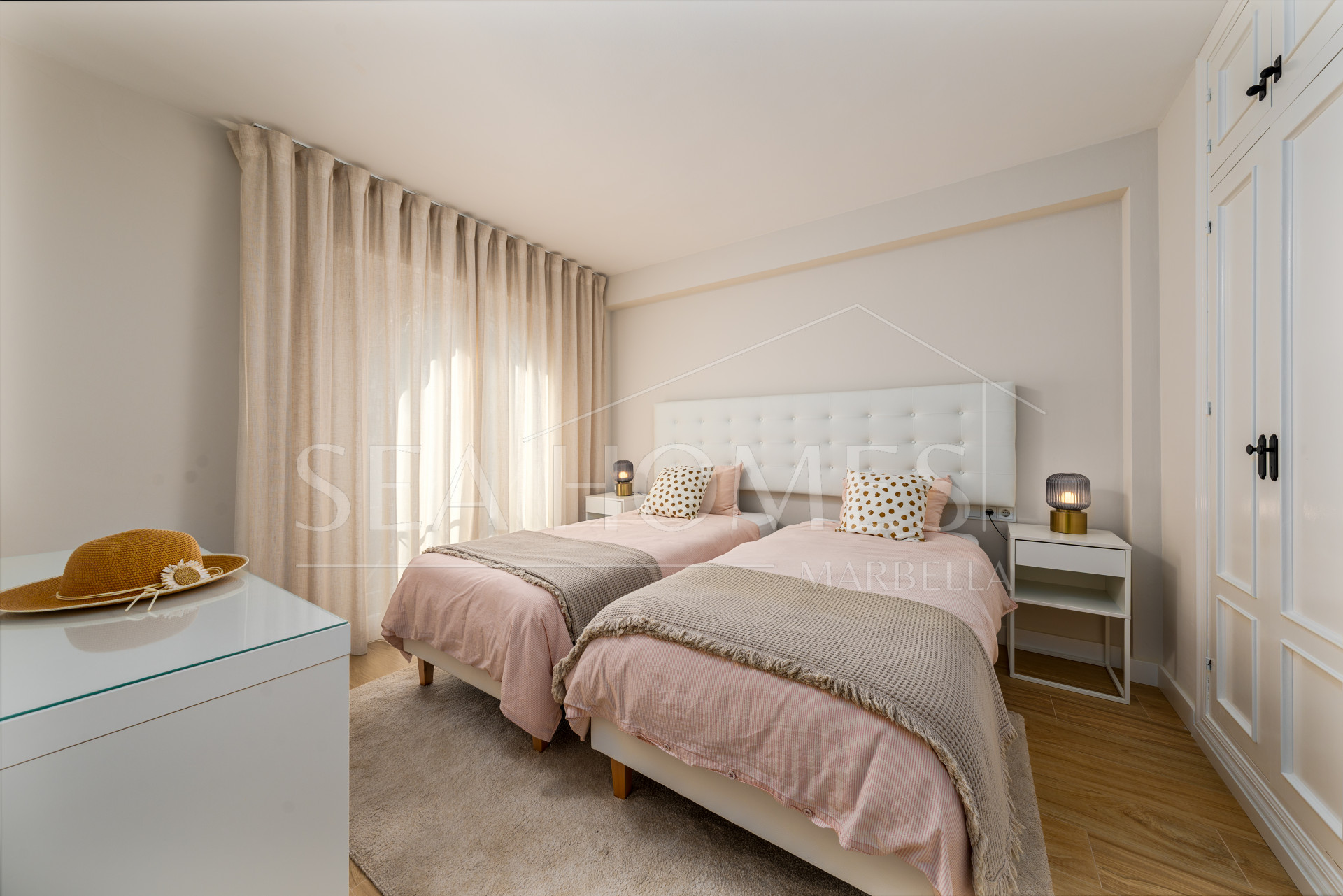 Fully Renovated 3‑Bedroom Apartment on Estepona’s Frontline Beach