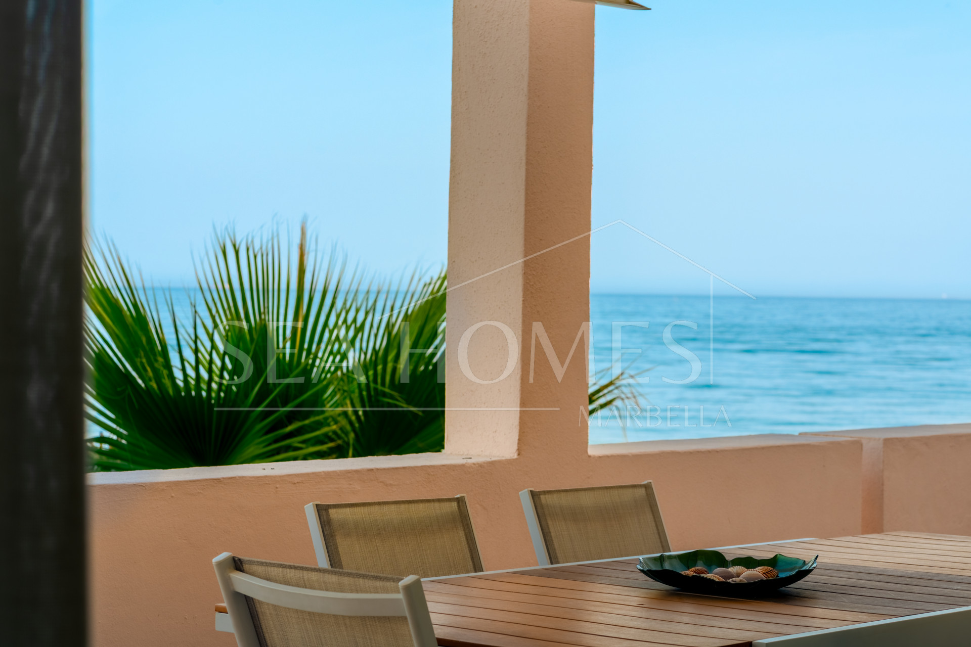 Fully Renovated 3‑Bedroom Apartment on Estepona’s Frontline Beach