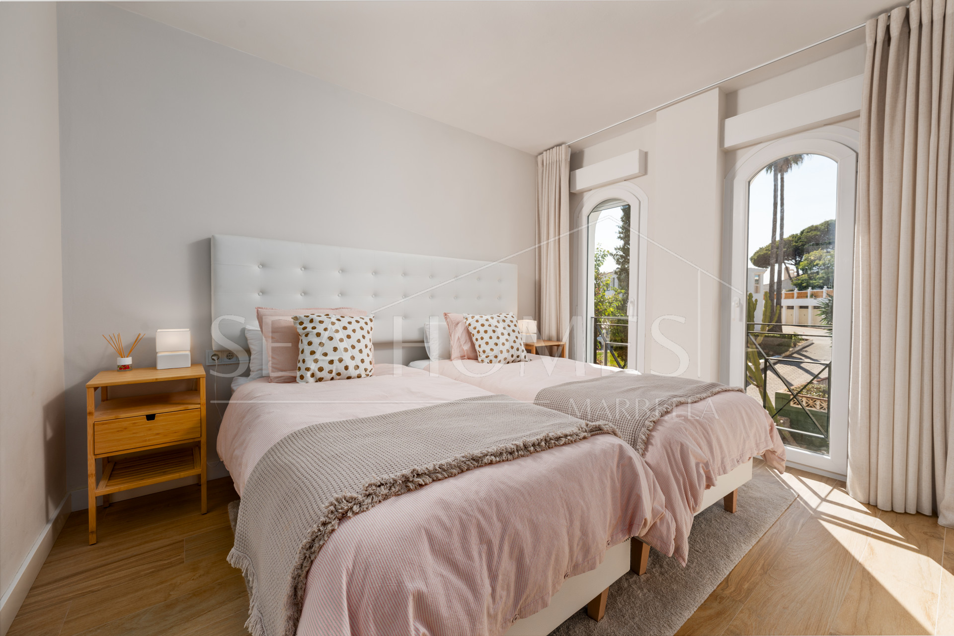 Fully Renovated 3‑Bedroom Apartment on Estepona’s Frontline Beach