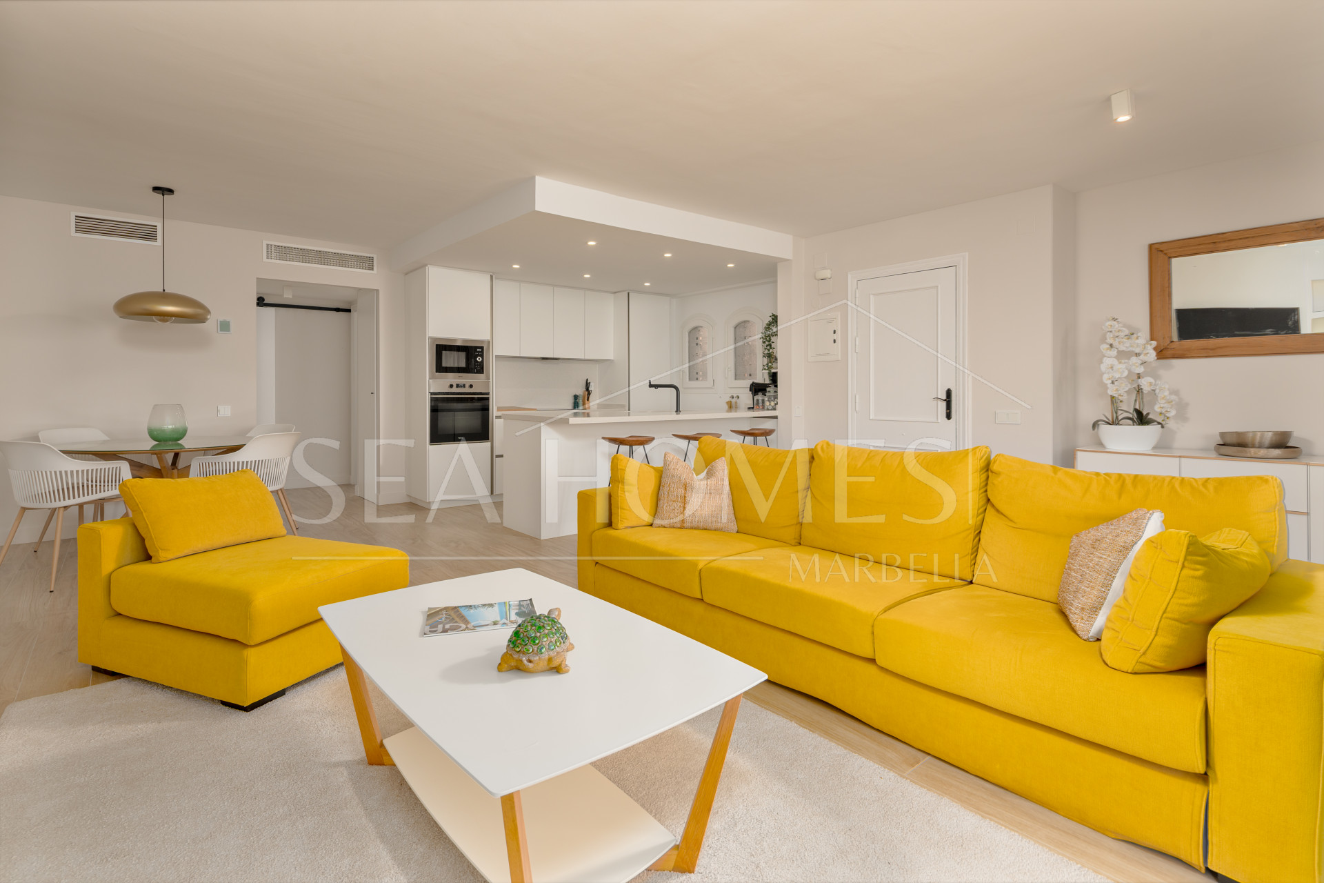 Fully Renovated 3‑Bedroom Apartment on Estepona’s Frontline Beach