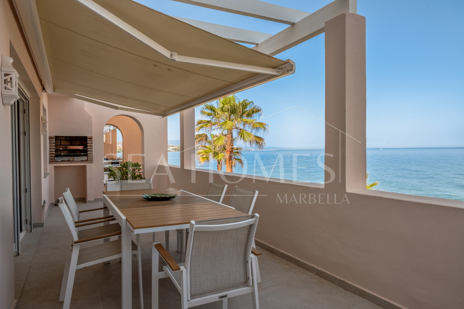 Fully Renovated 3‑Bedroom Apartment on Estepona’s Frontline Beach