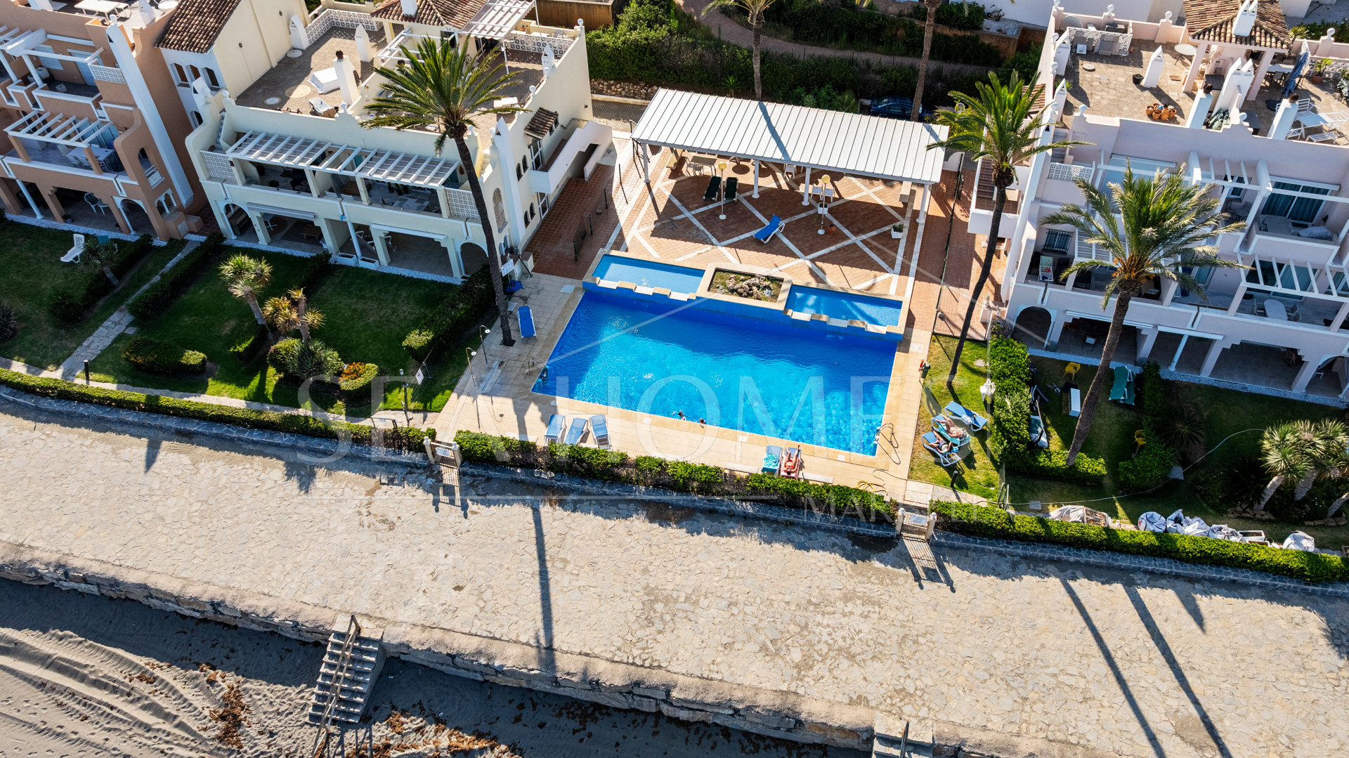 Fully Renovated 3‑Bedroom Apartment on Estepona’s Frontline Beach