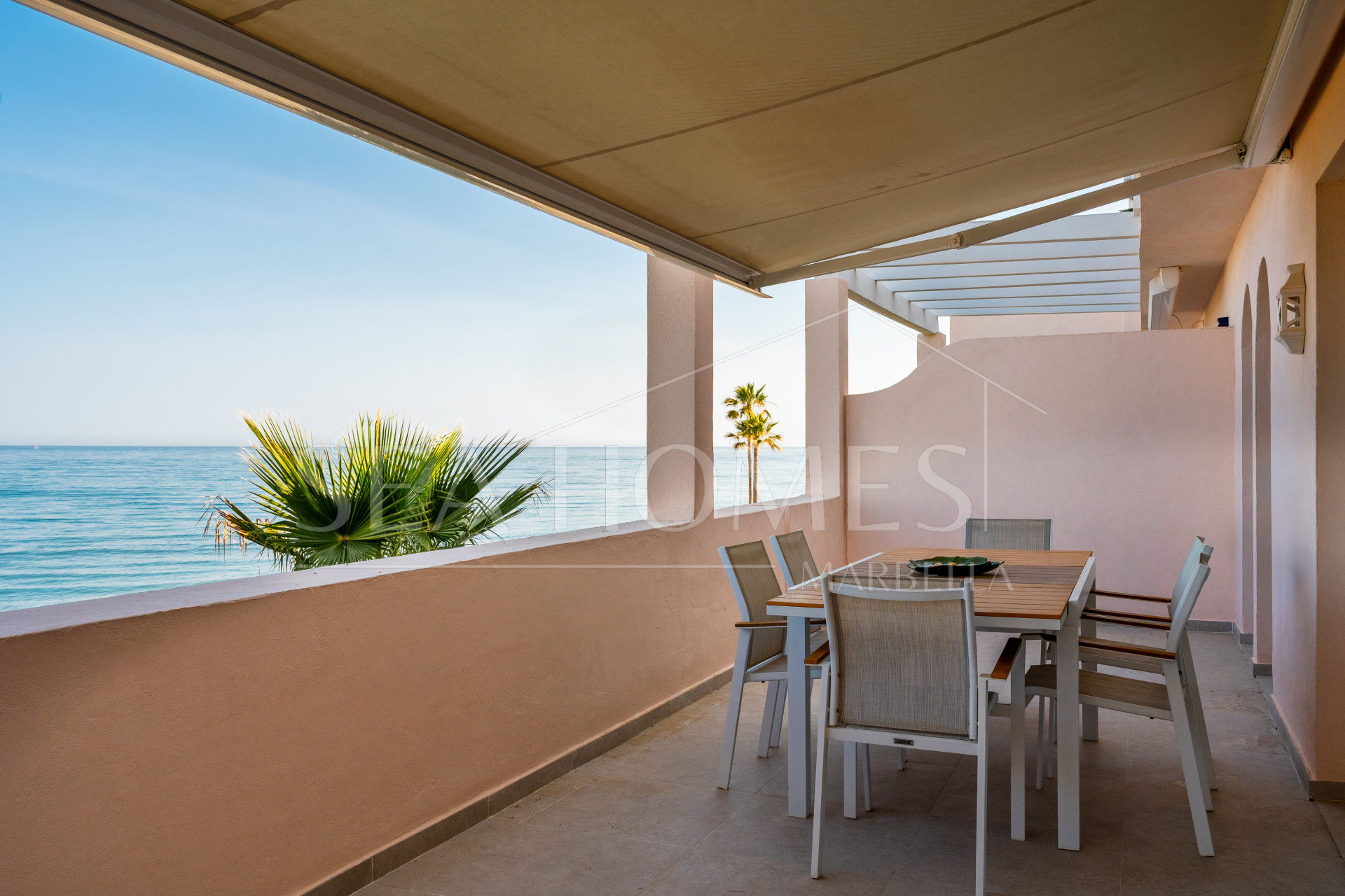 Fully Renovated 3‑Bedroom Apartment on Estepona’s Frontline Beach