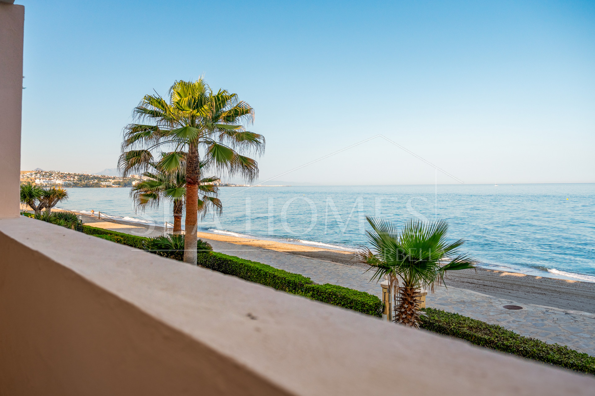 Fully Renovated 3‑Bedroom Apartment on Estepona’s Frontline Beach