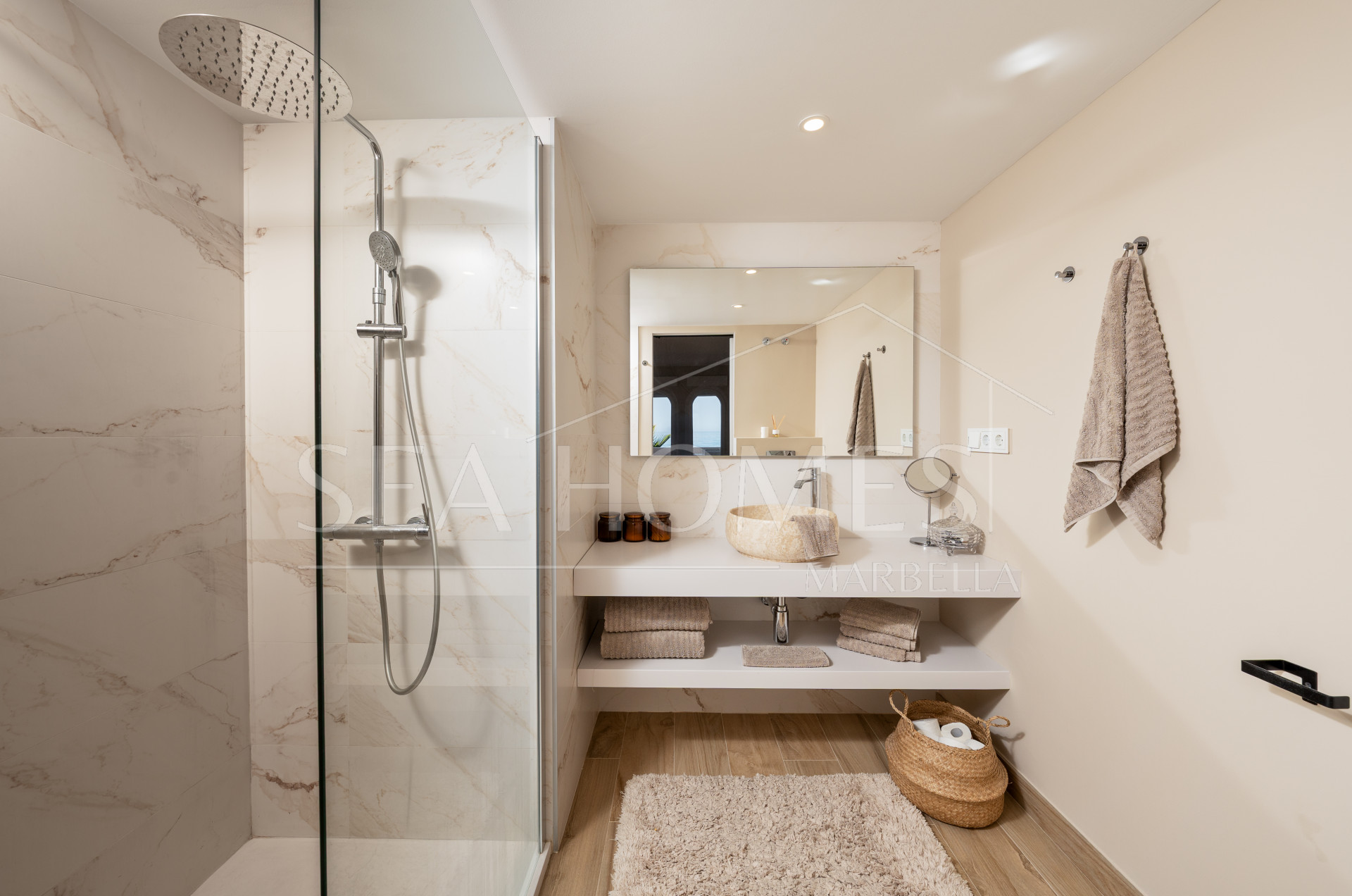 Fully Renovated 3‑Bedroom Apartment on Estepona’s Frontline Beach