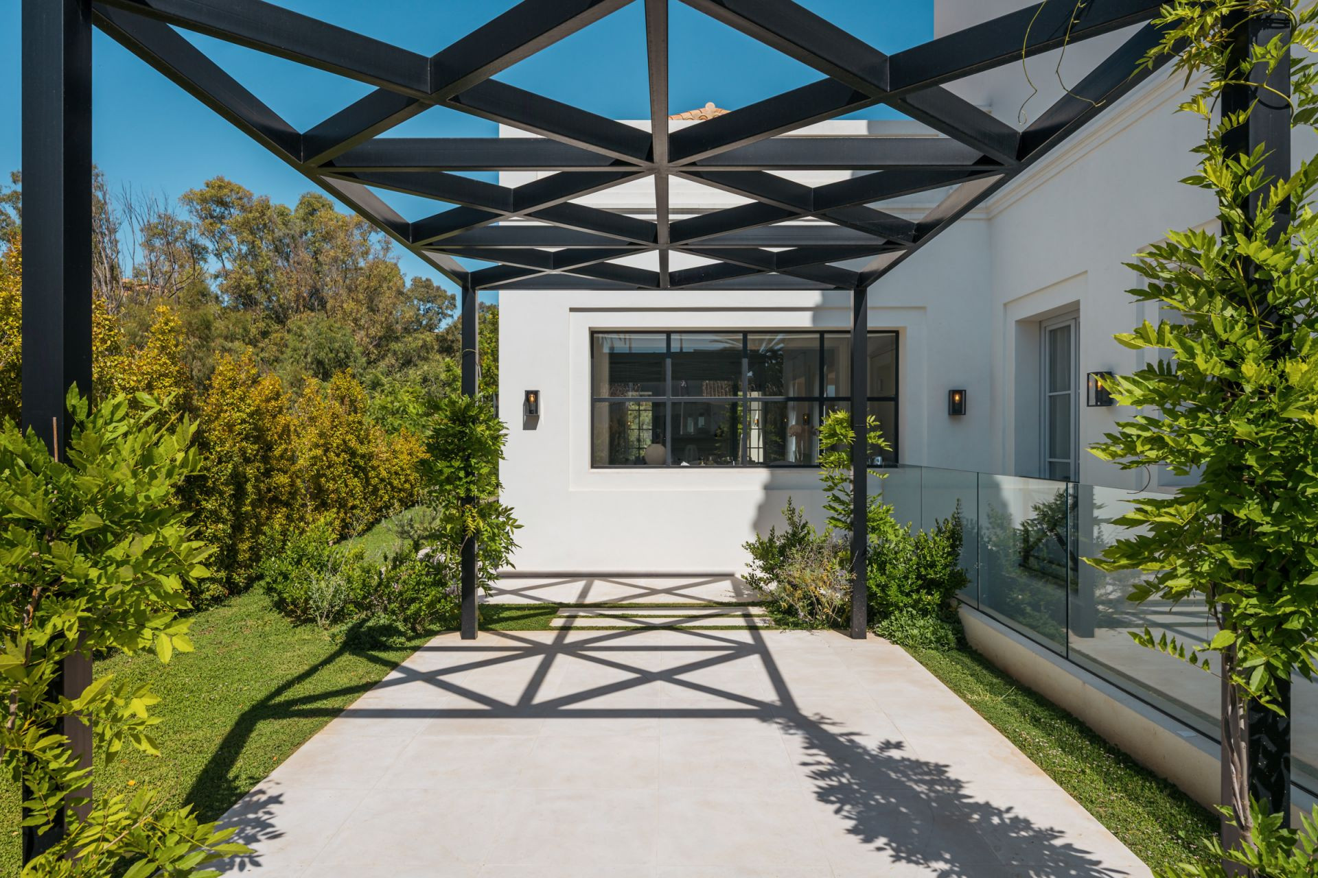 Image 44: detached villa For sale, Nueva Andalucía, €4,595,000 [HFM-C40081]