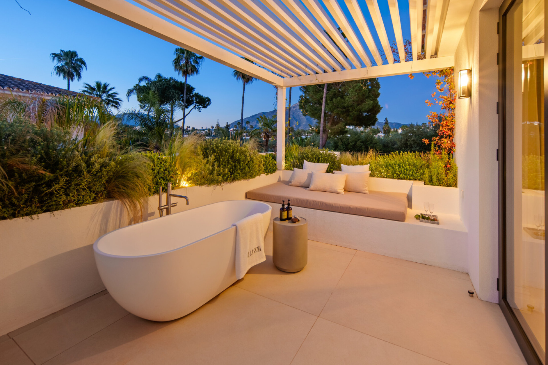 Image 33: Detached Villa For sale, Nueva Andalucía, €5,995,000 [HFMs649144]