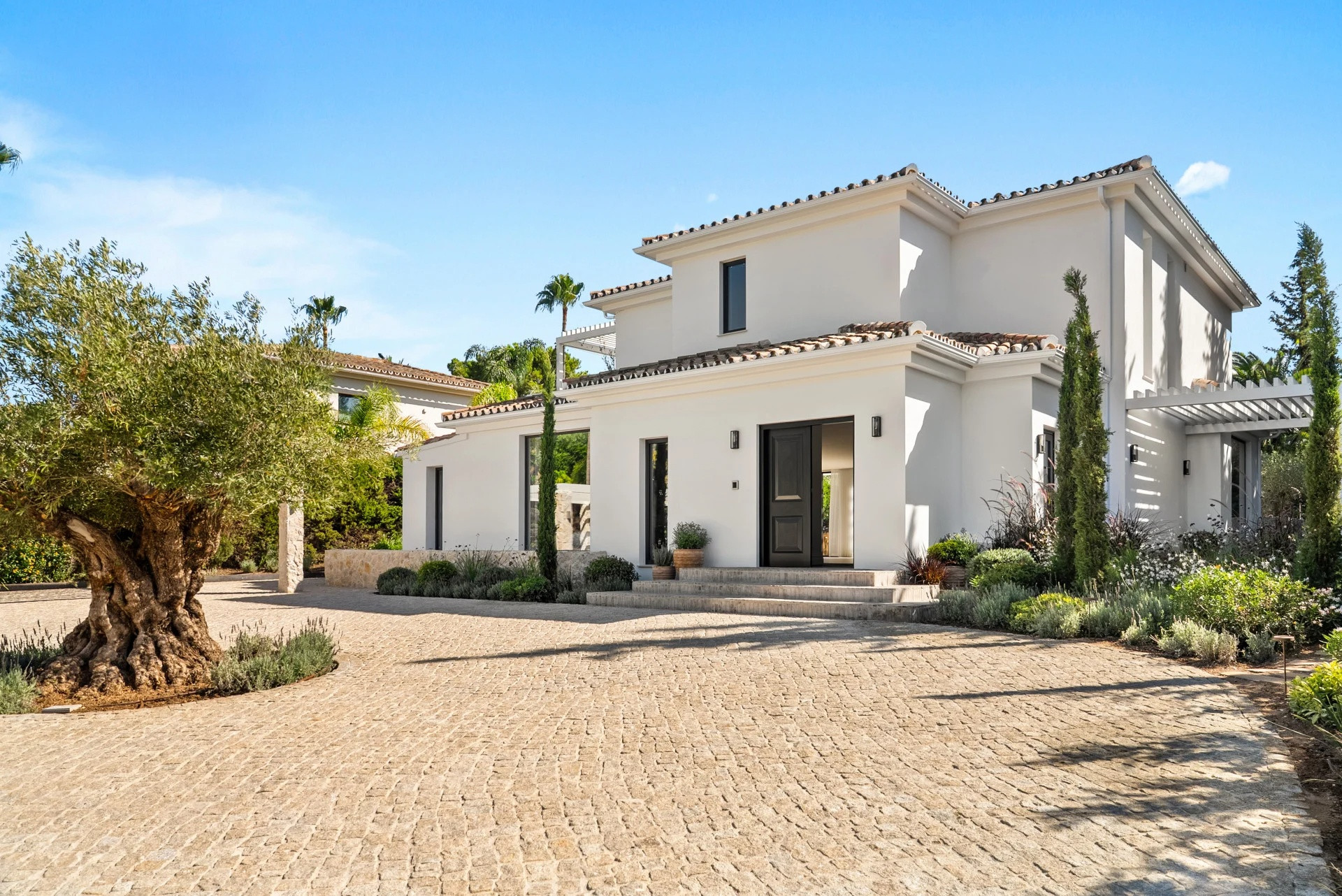 Image 38: detached villa For sale, Nueva Andalucía, €7,495,000 [HFM-C40063]