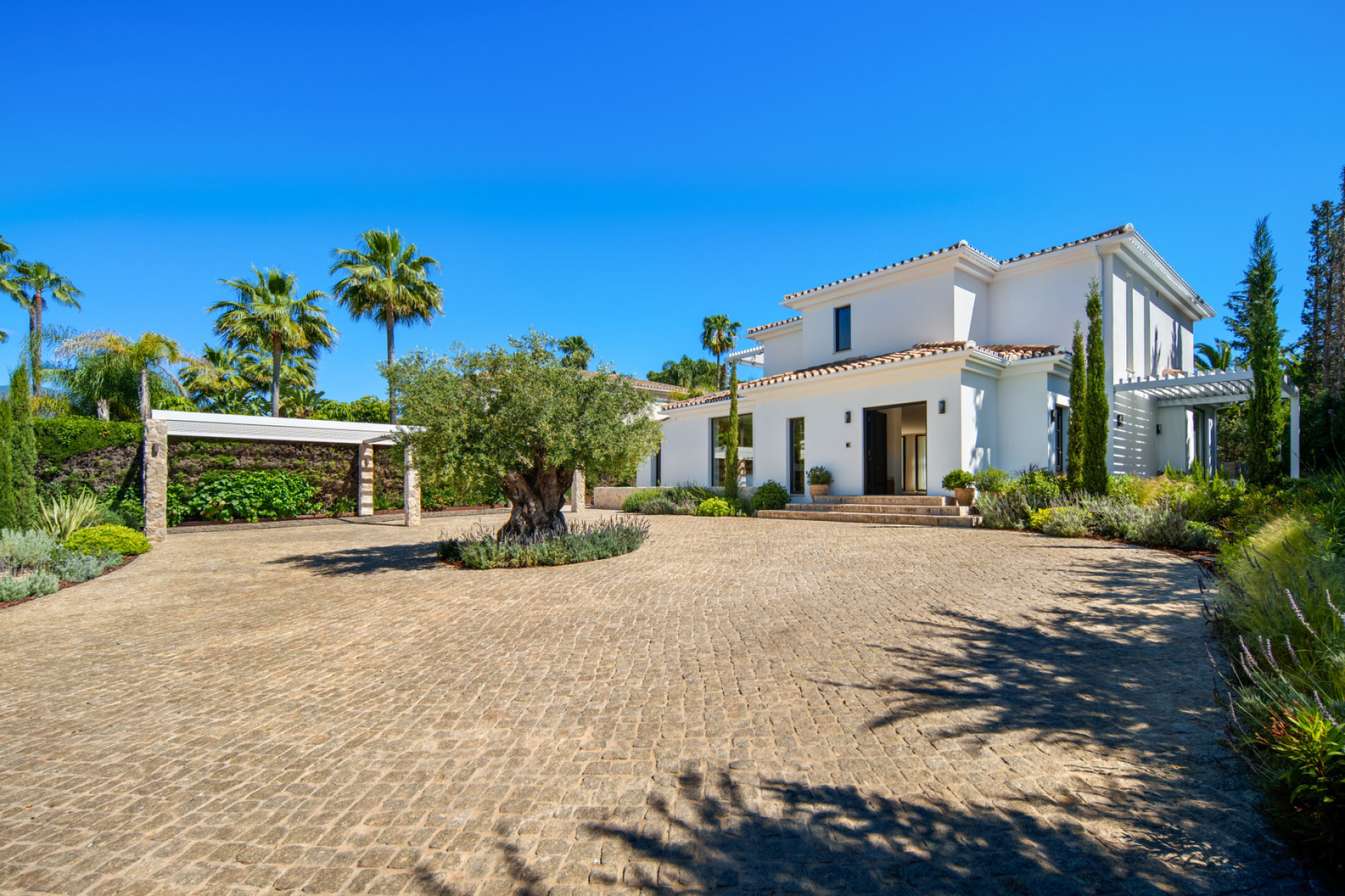 Image 22: Detached Villa For sale, Nueva Andalucía, €5,995,000 [HFMs649144]