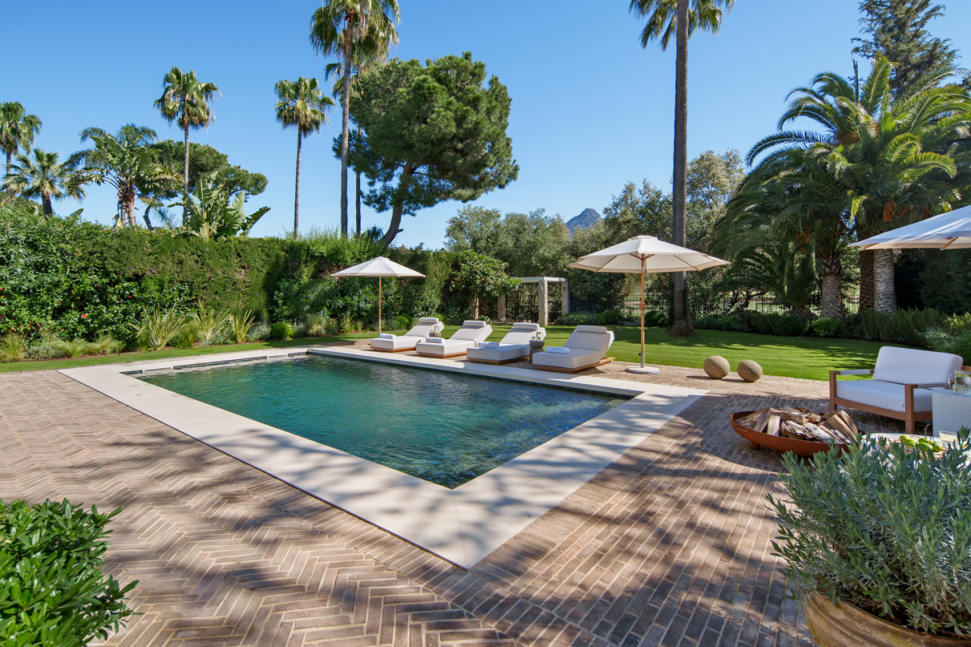 Image 1: Detached Villa For sale, Nueva Andalucía, €5,995,000 [HFMs649144]