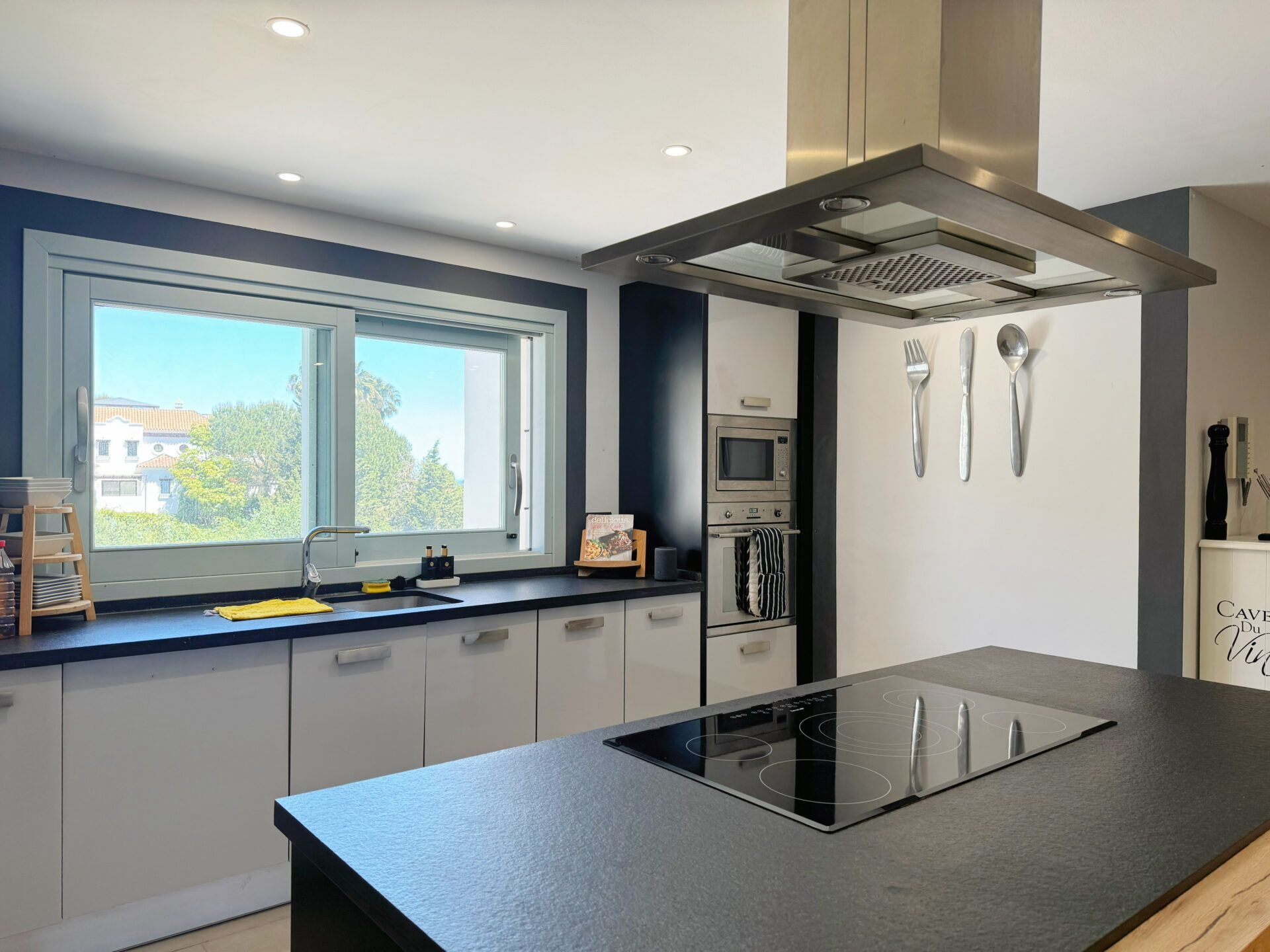 Image 39: detached villa For sale, sotogrande, €2,450,000 [HFM-D20002]