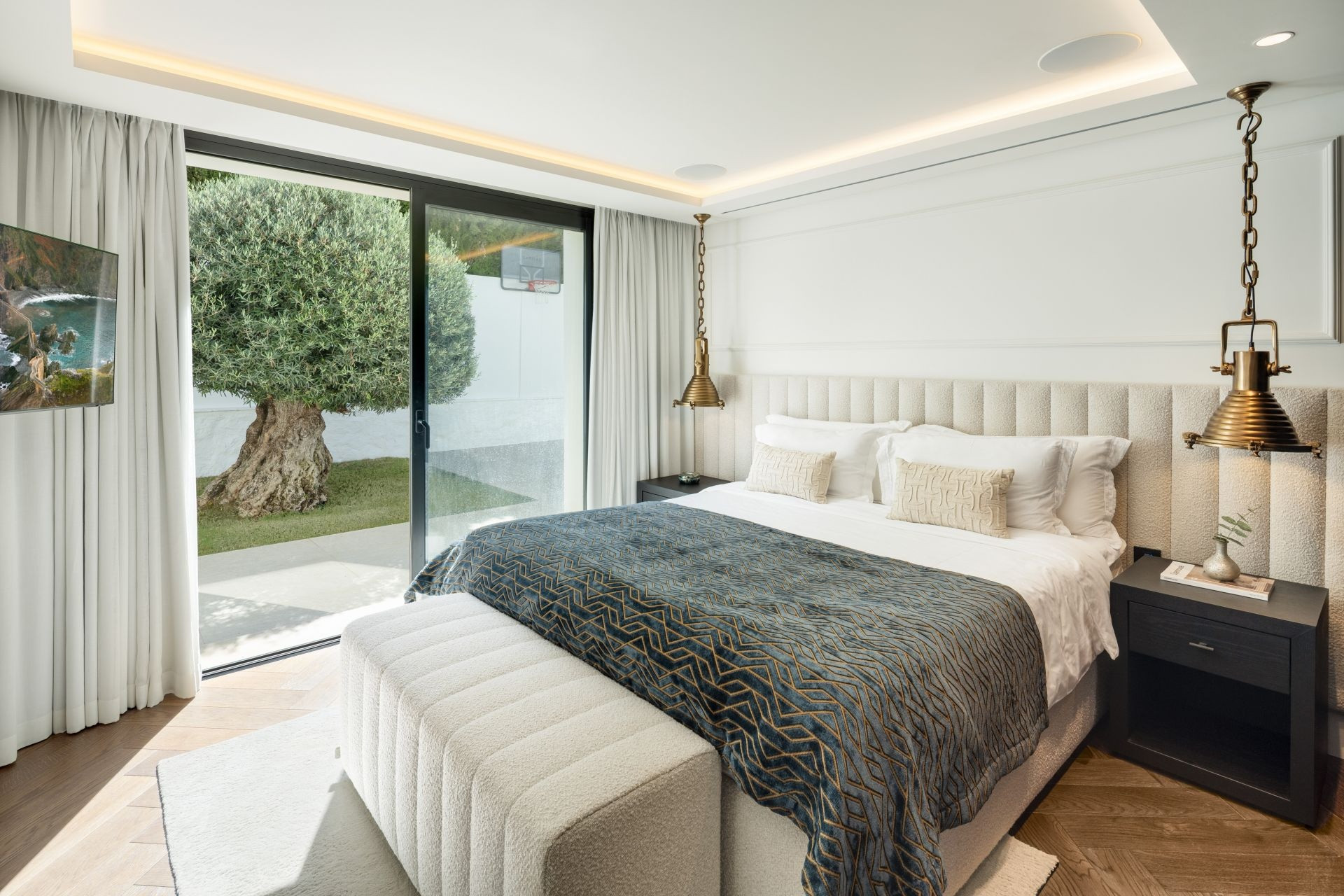 Image 42: detached villa For sale, Nueva Andalucía, €5,850,000 [HFM-C40064]