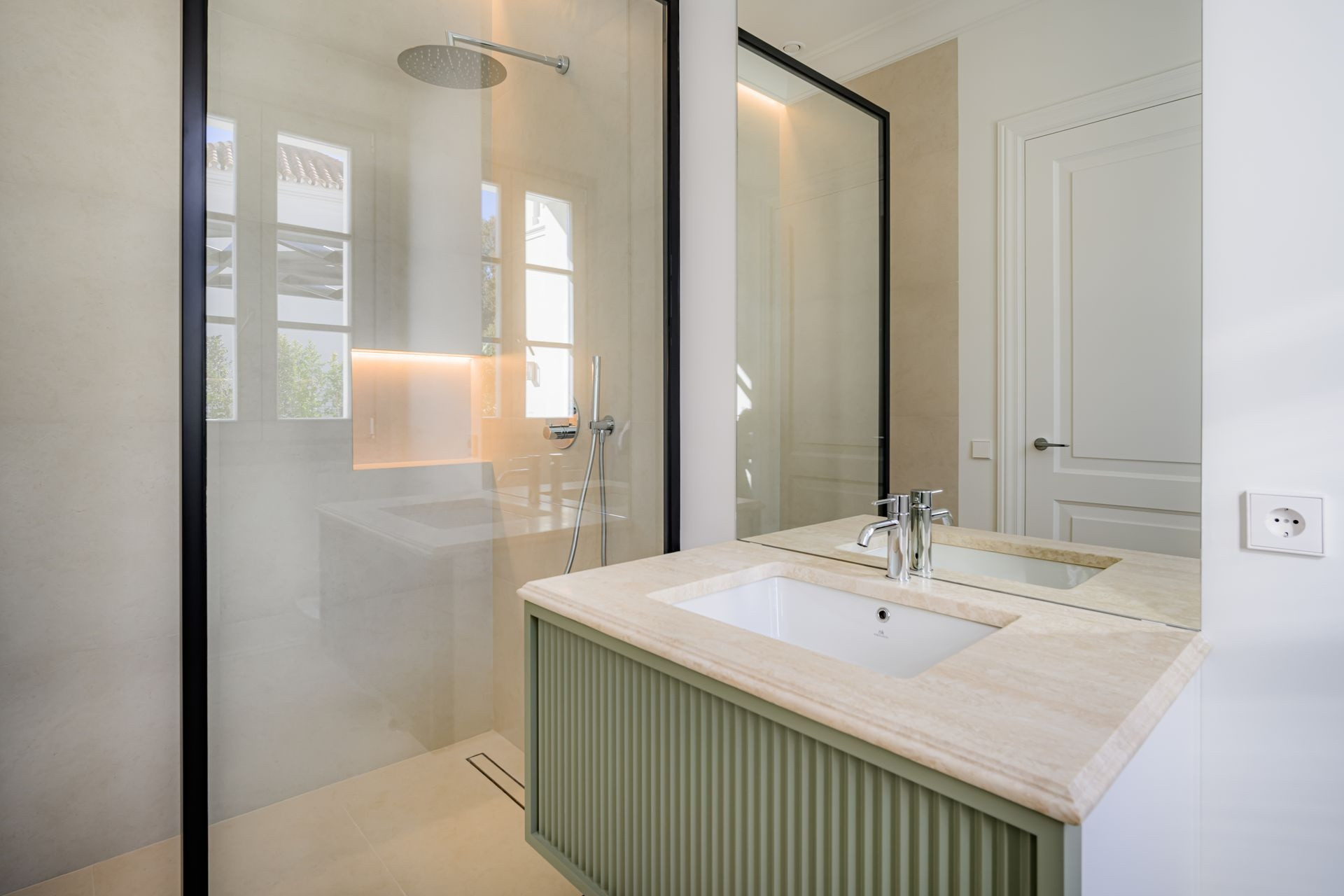 Image 29: detached villa For sale, Nueva Andalucía, €4,500,000 [HFM-CL10025]