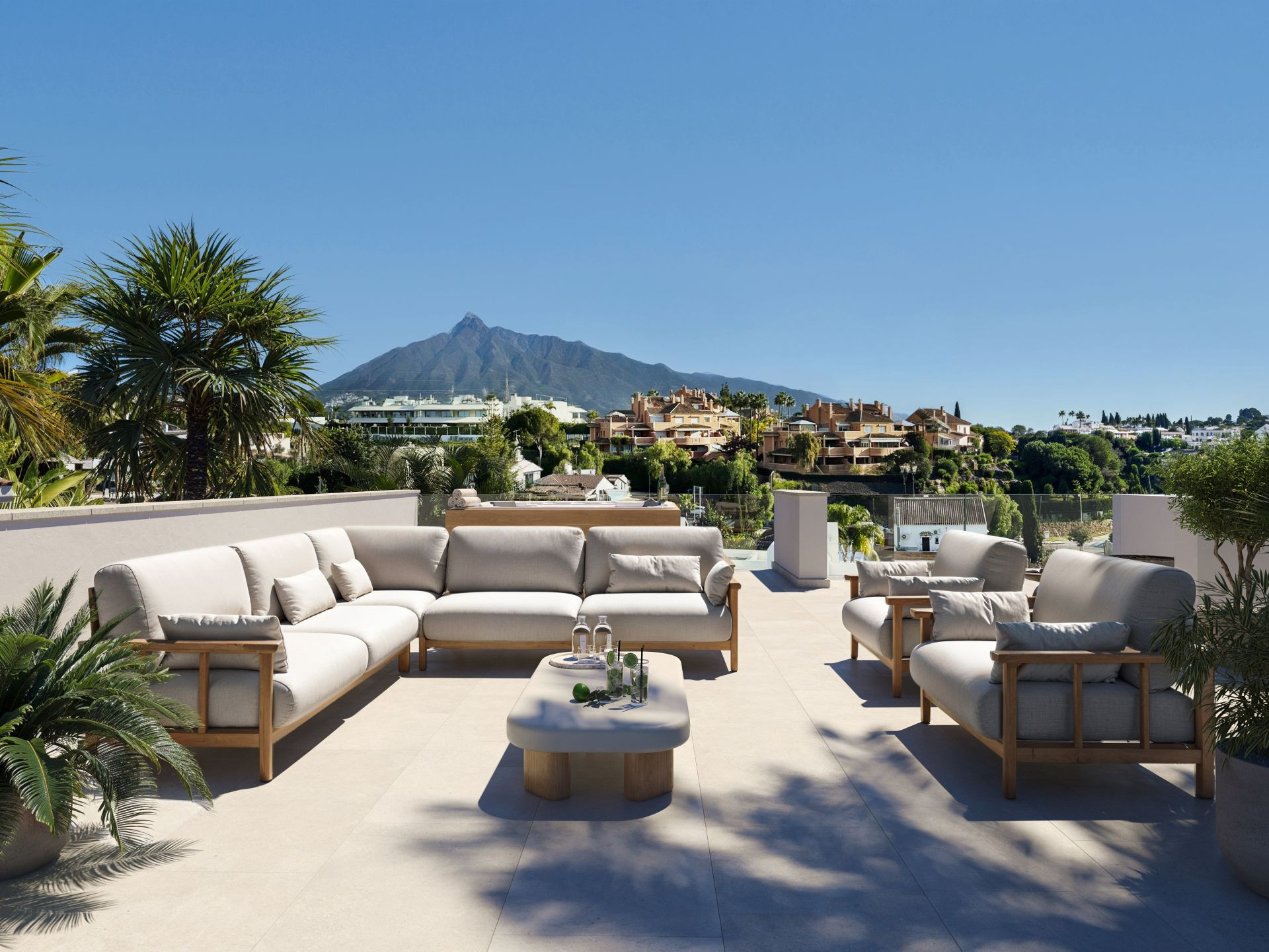 Image 5: villa - chalet For sale, Nueva Andalucía, €2,475,000 [HFM-C40069]