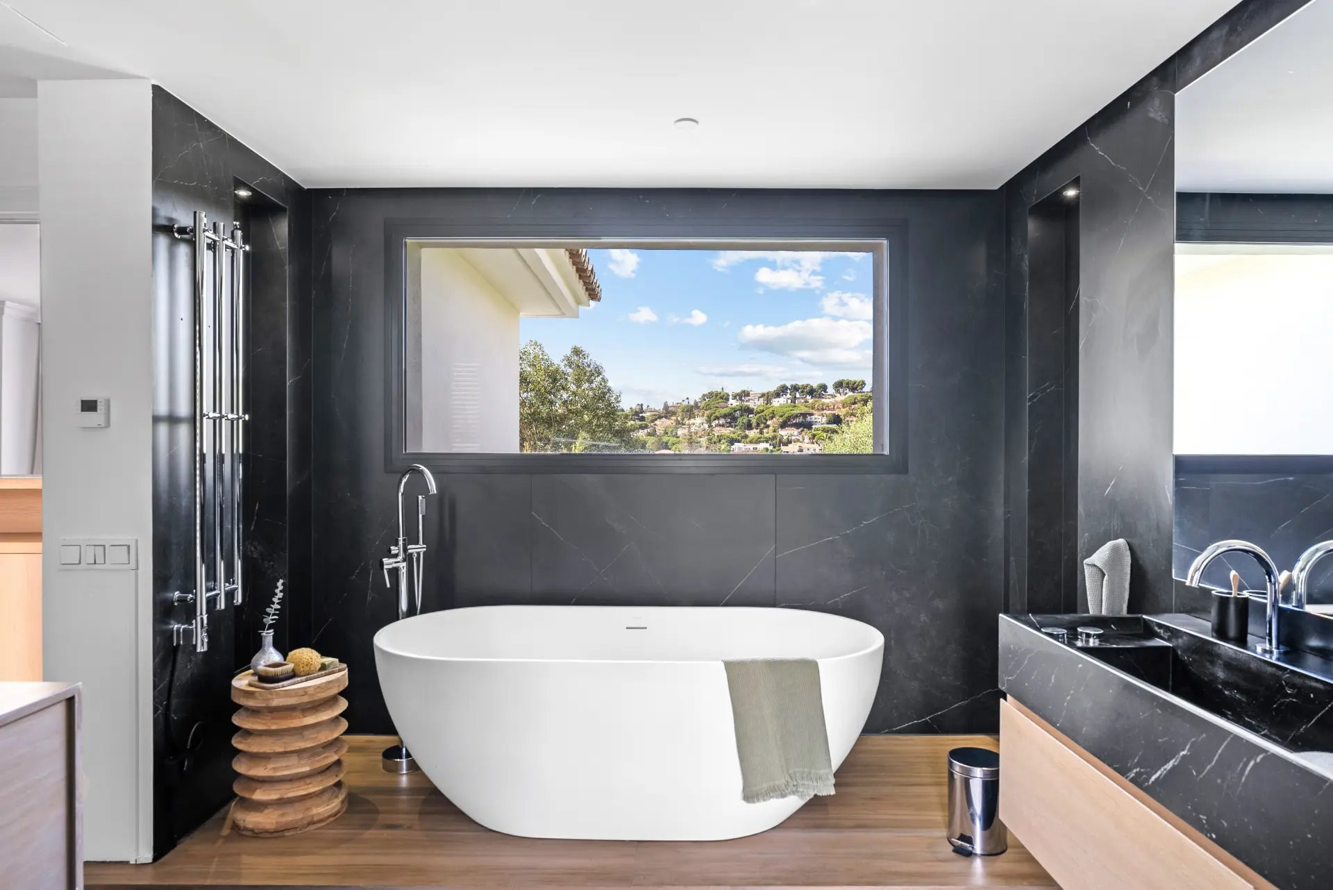 Image 28: detached villa For sale, Nueva Andalucía, €3,495,000 [HFM-C40073]