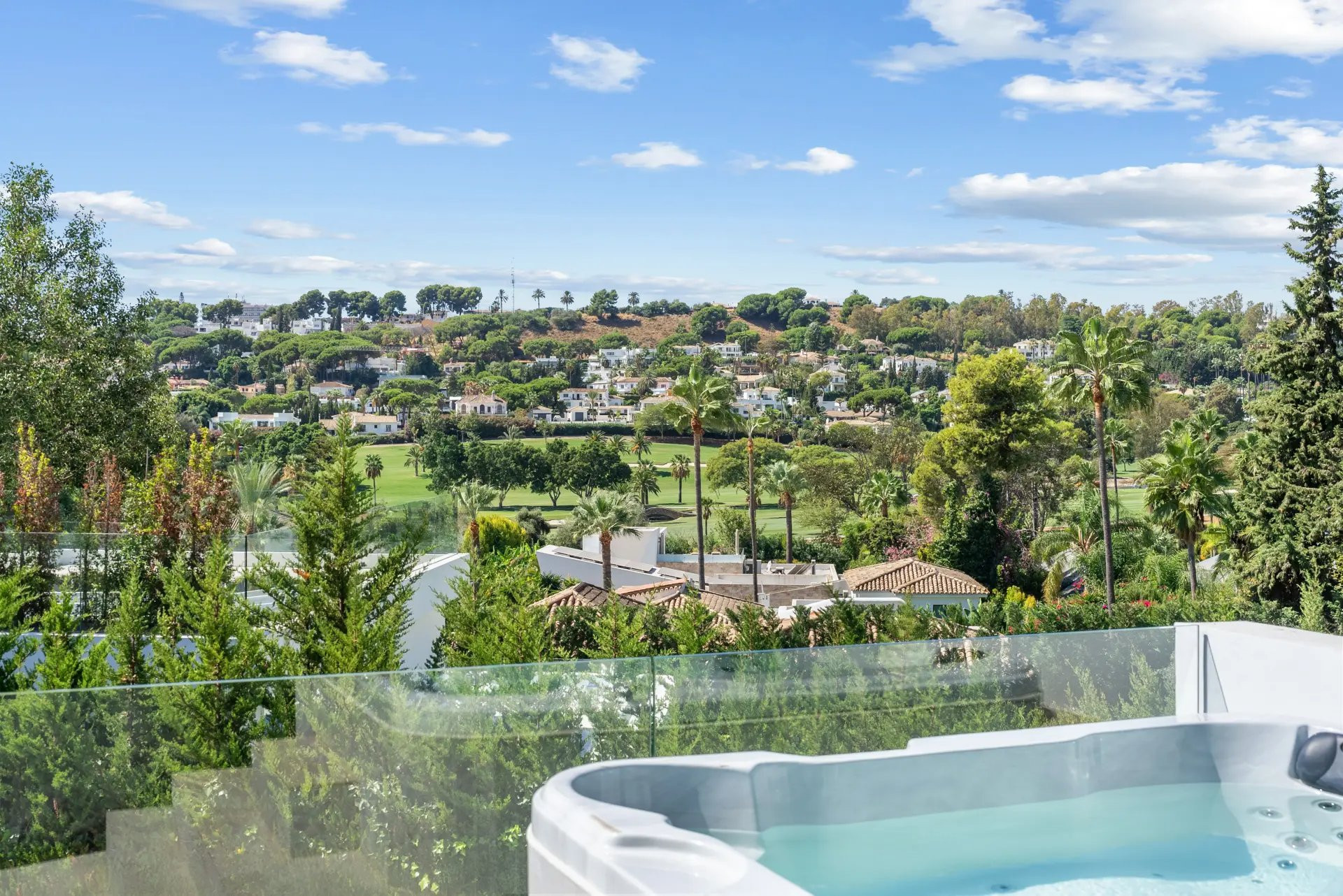 Image 28: detached villa For sale, Nueva Andalucía, €3,495,000 [HFM-C40073]