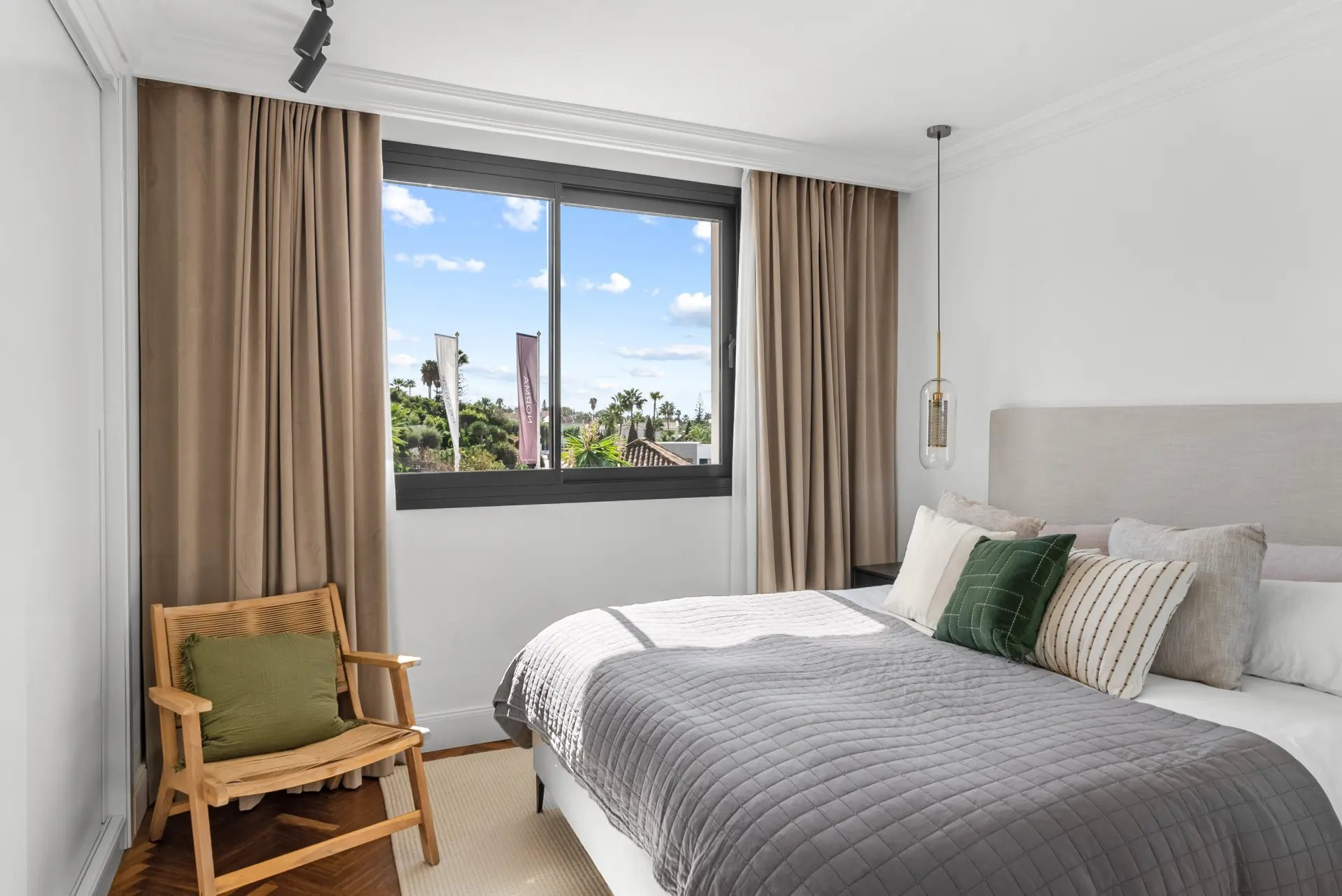 Image 28: detached villa For sale, Nueva Andalucía, €3,495,000 [HFM-C40073]