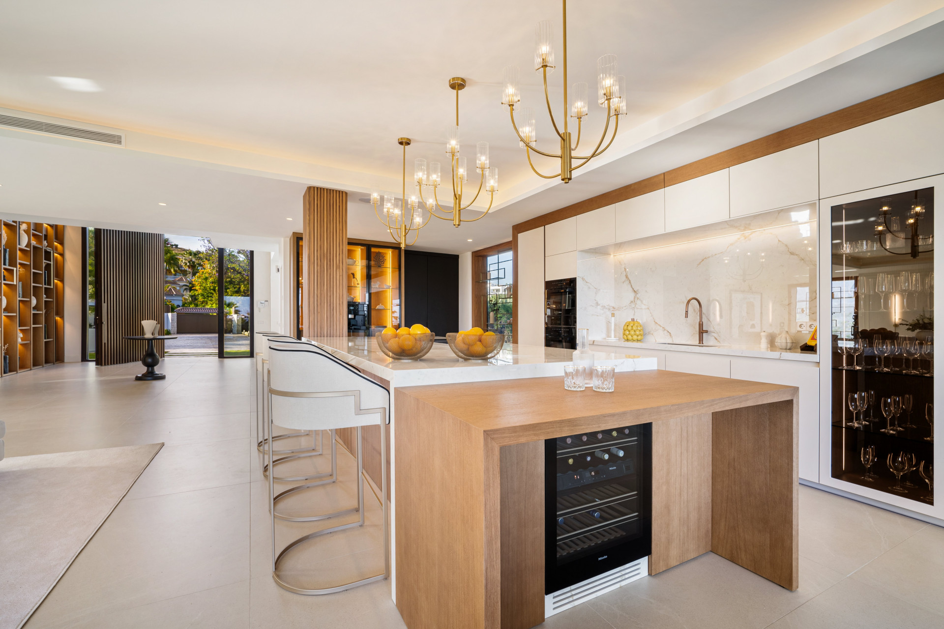 Image 55: detached villa For sale, Nueva Andalucía, €7,350,000 [HFM-C40117]