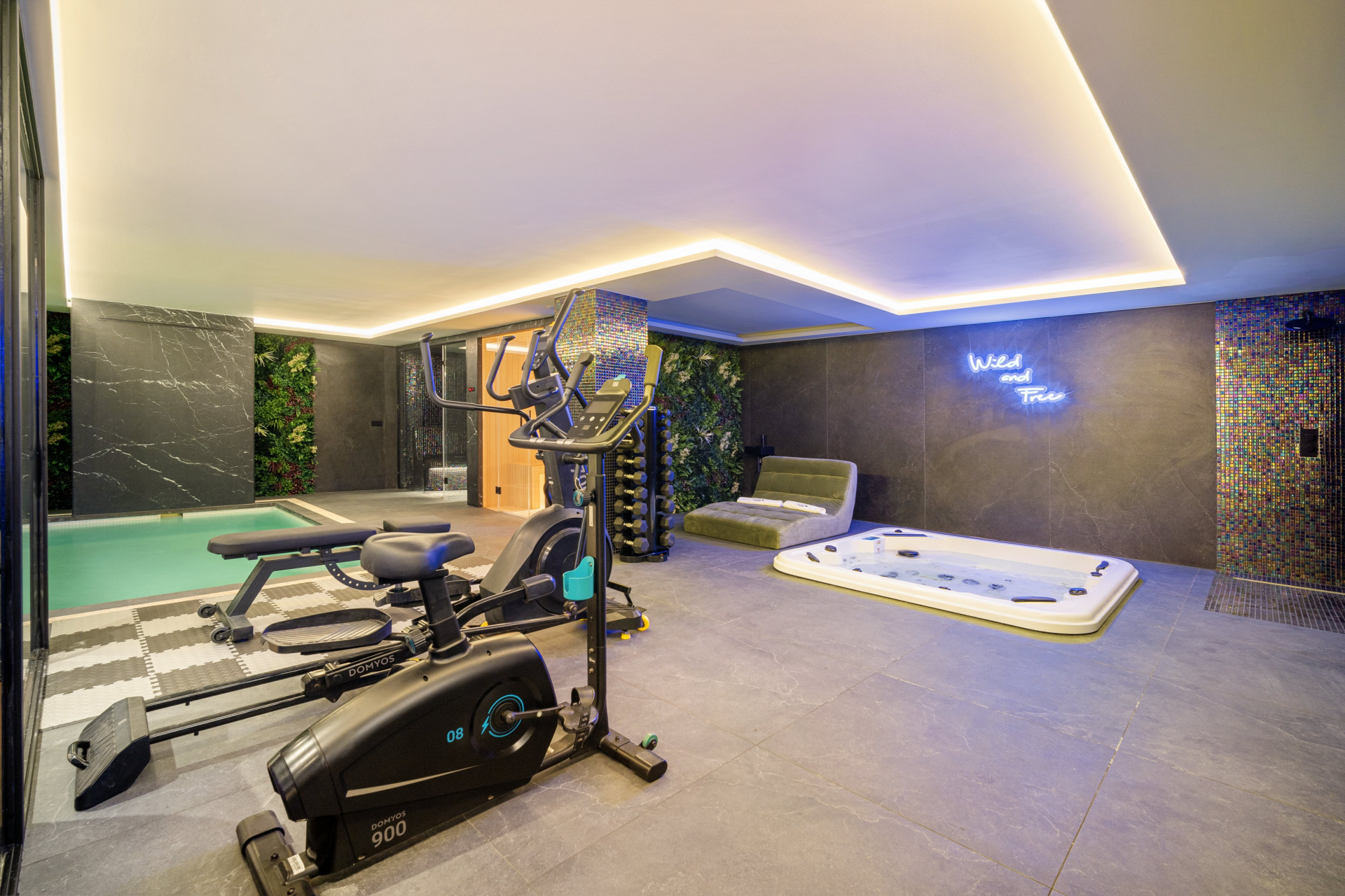 Image 55: detached villa For sale, Nueva Andalucía, €7,350,000 [HFM-C40117]