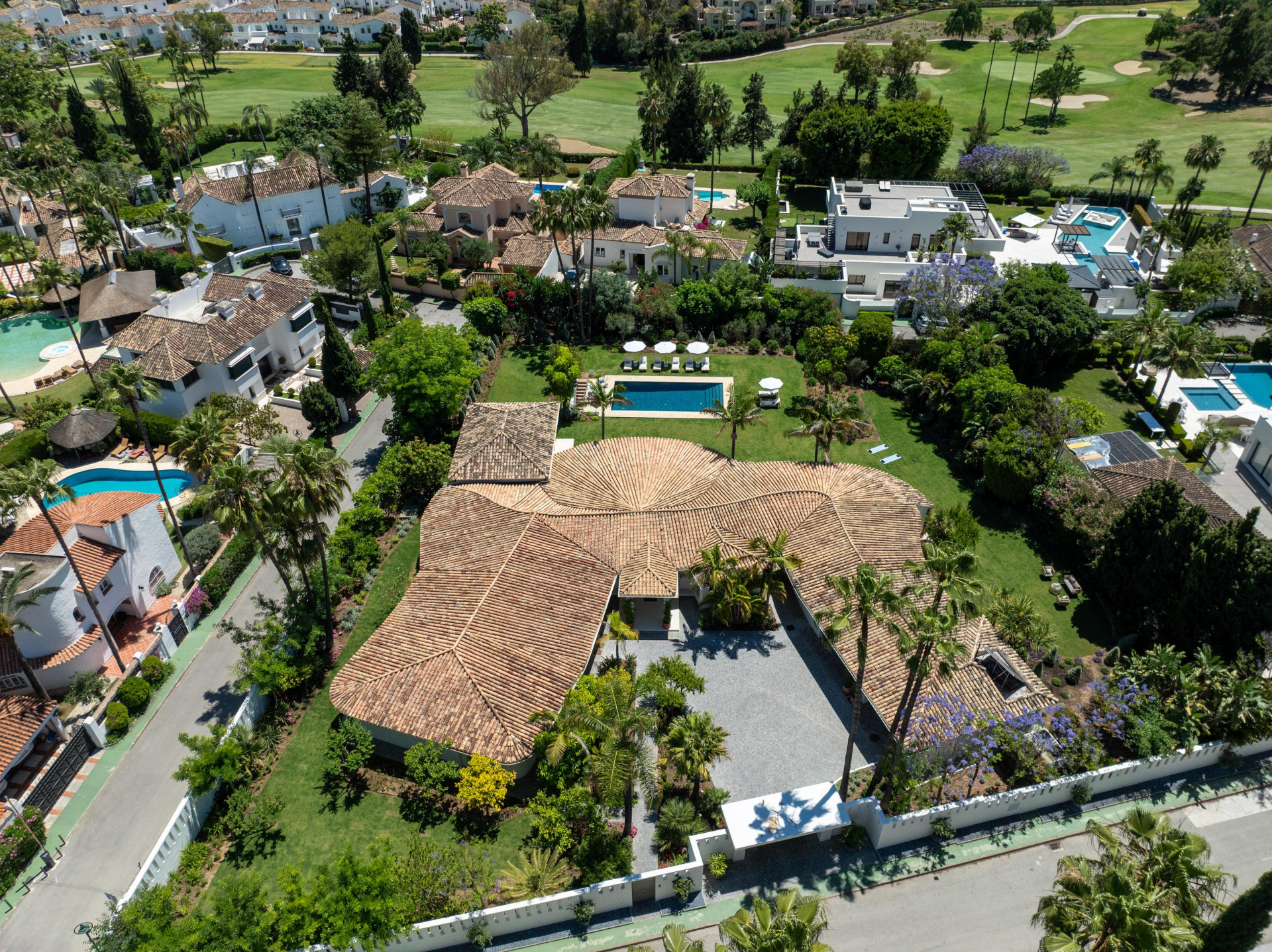 Image 52: detached villa For sale, Nueva Andalucía, €6,995,000 [HFM-C40131]