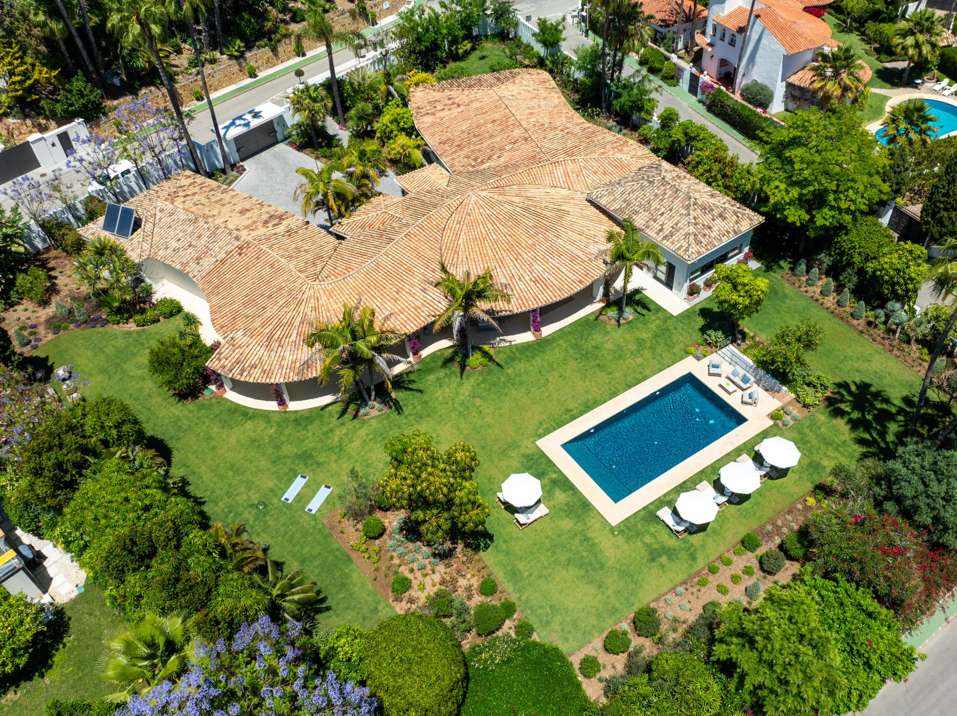 Image 52: detached villa For sale, Nueva Andalucía, €6,995,000 [HFM-C40131]