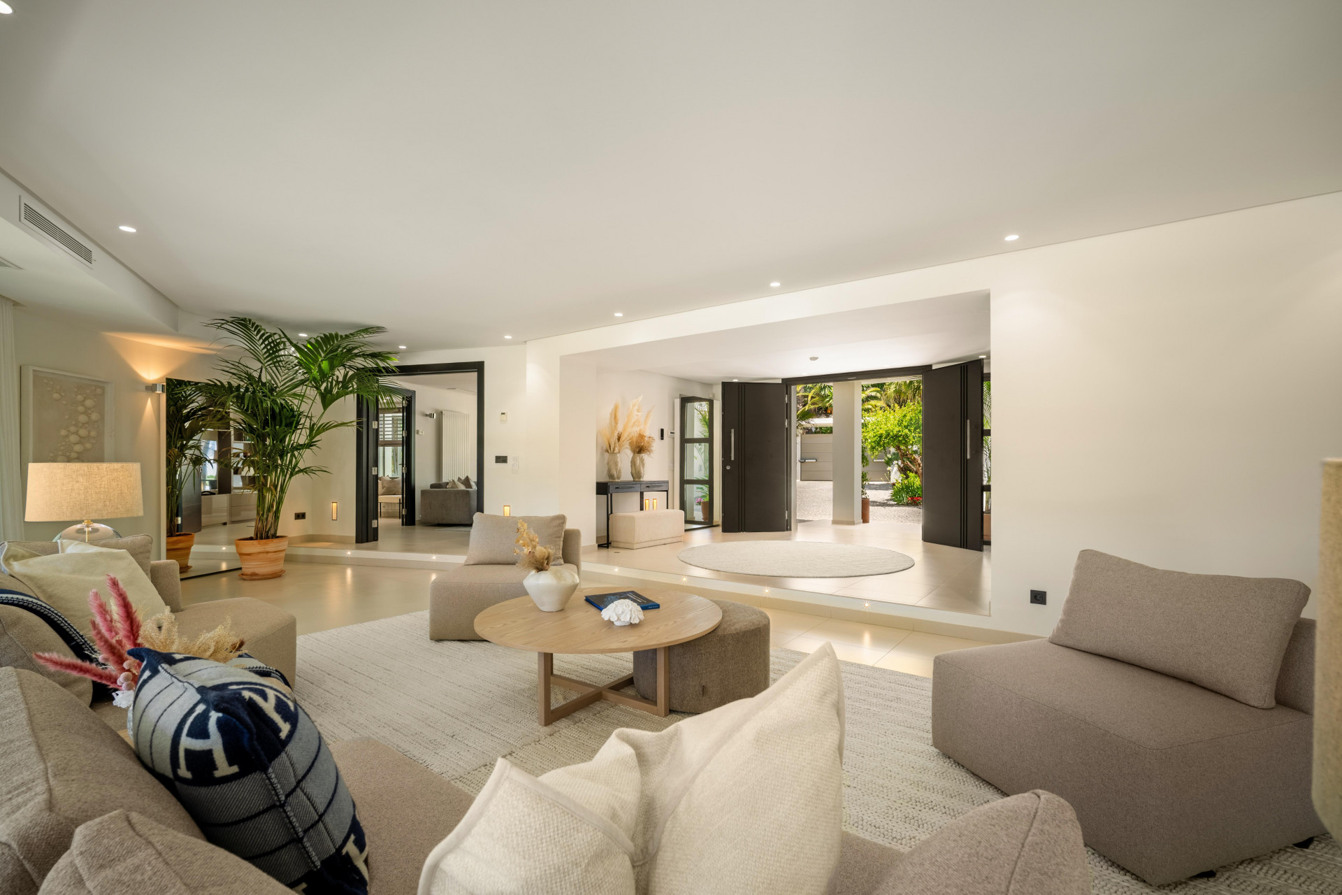 Image 52: detached villa For sale, Nueva Andalucía, €6,995,000 [HFM-C40131]