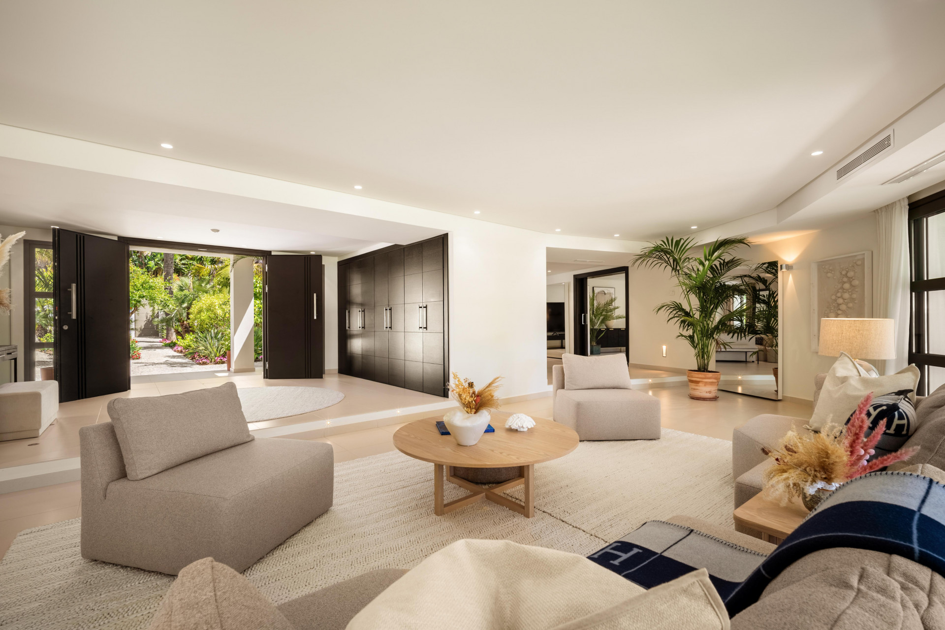 Image 52: detached villa For sale, Nueva Andalucía, €6,995,000 [HFM-C40131]