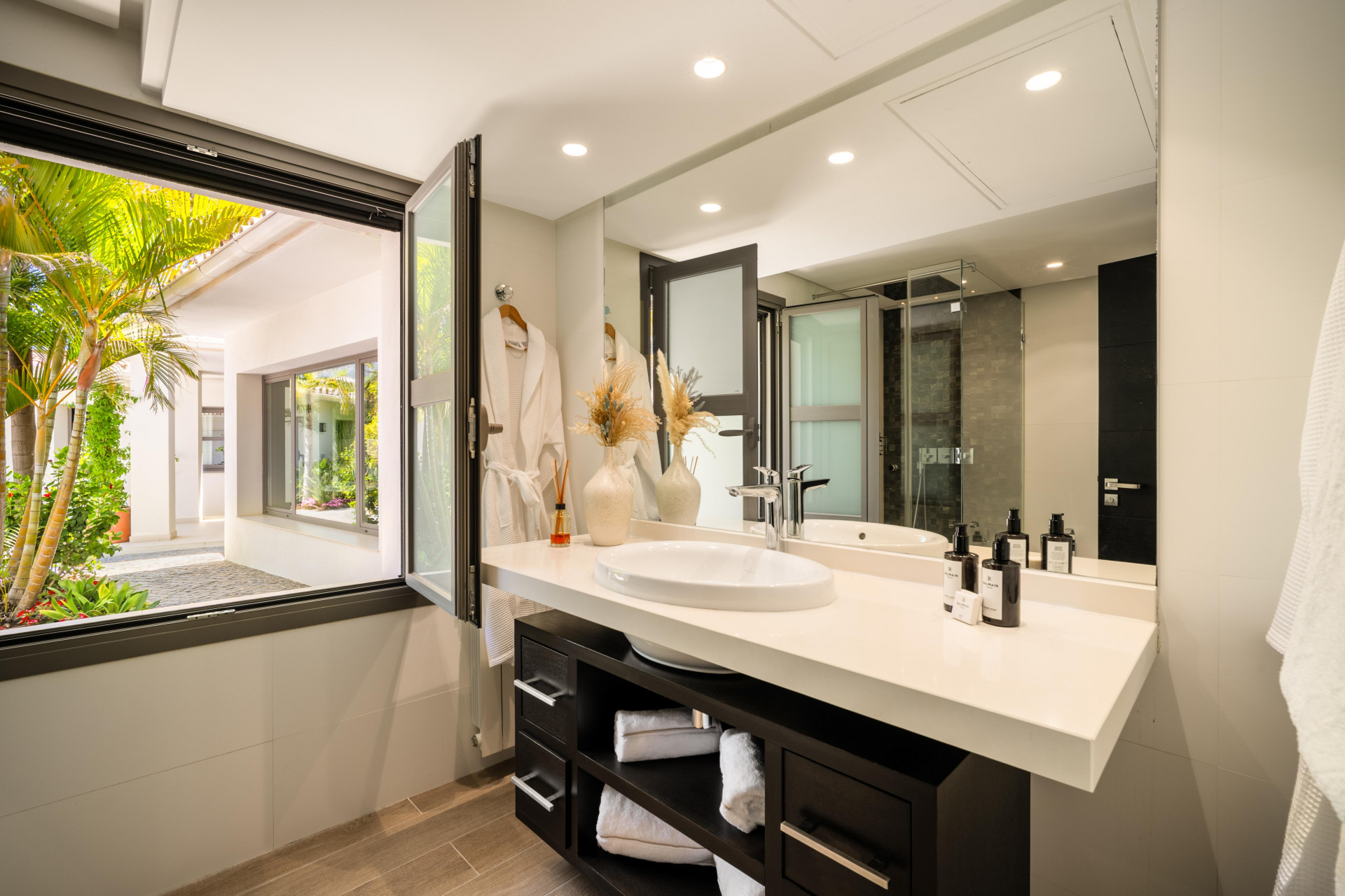 Image 52: detached villa For sale, Nueva Andalucía, €6,995,000 [HFM-C40131]