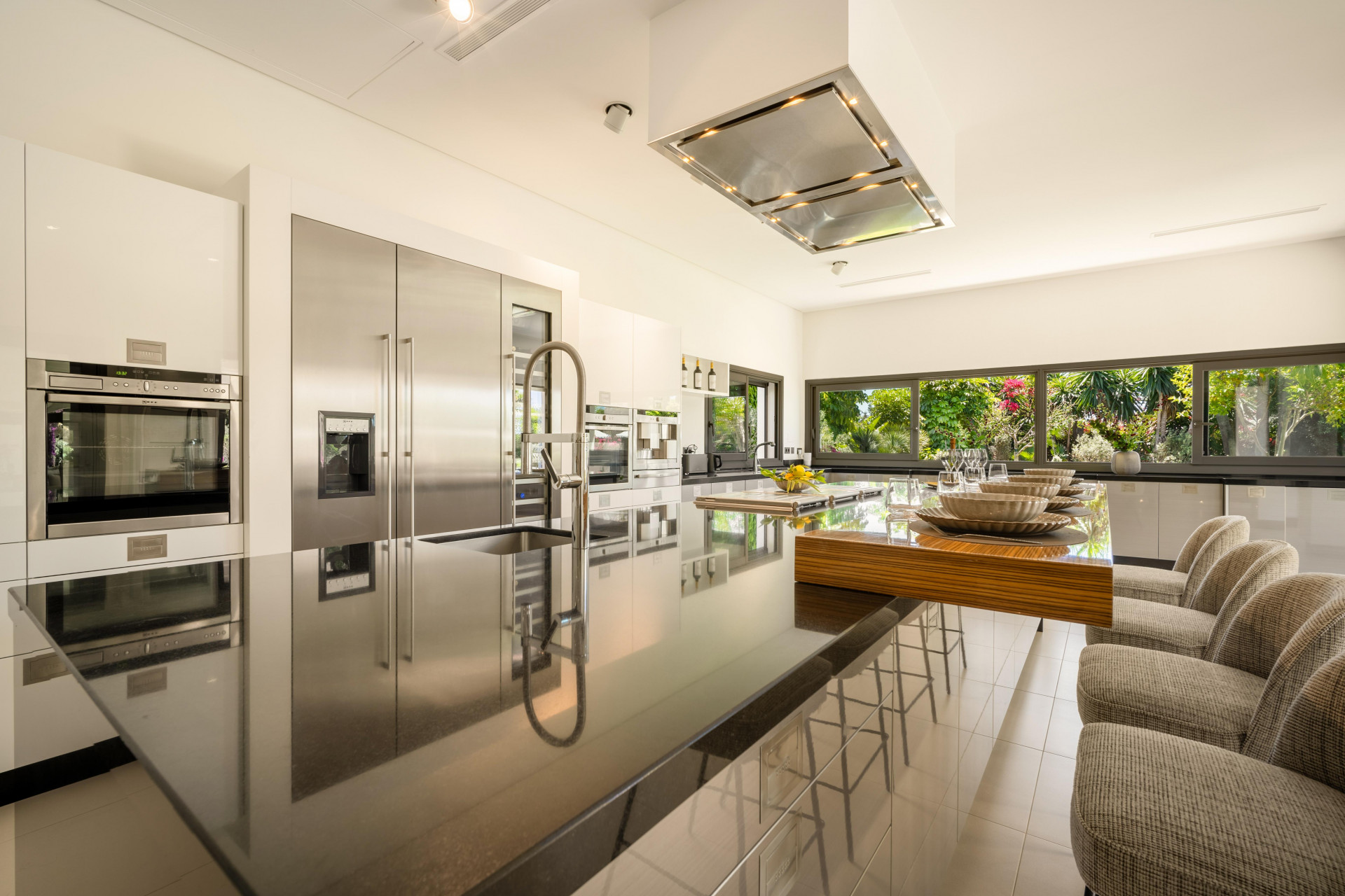 Image 52: detached villa For sale, Nueva Andalucía, €6,995,000 [HFM-C40131]