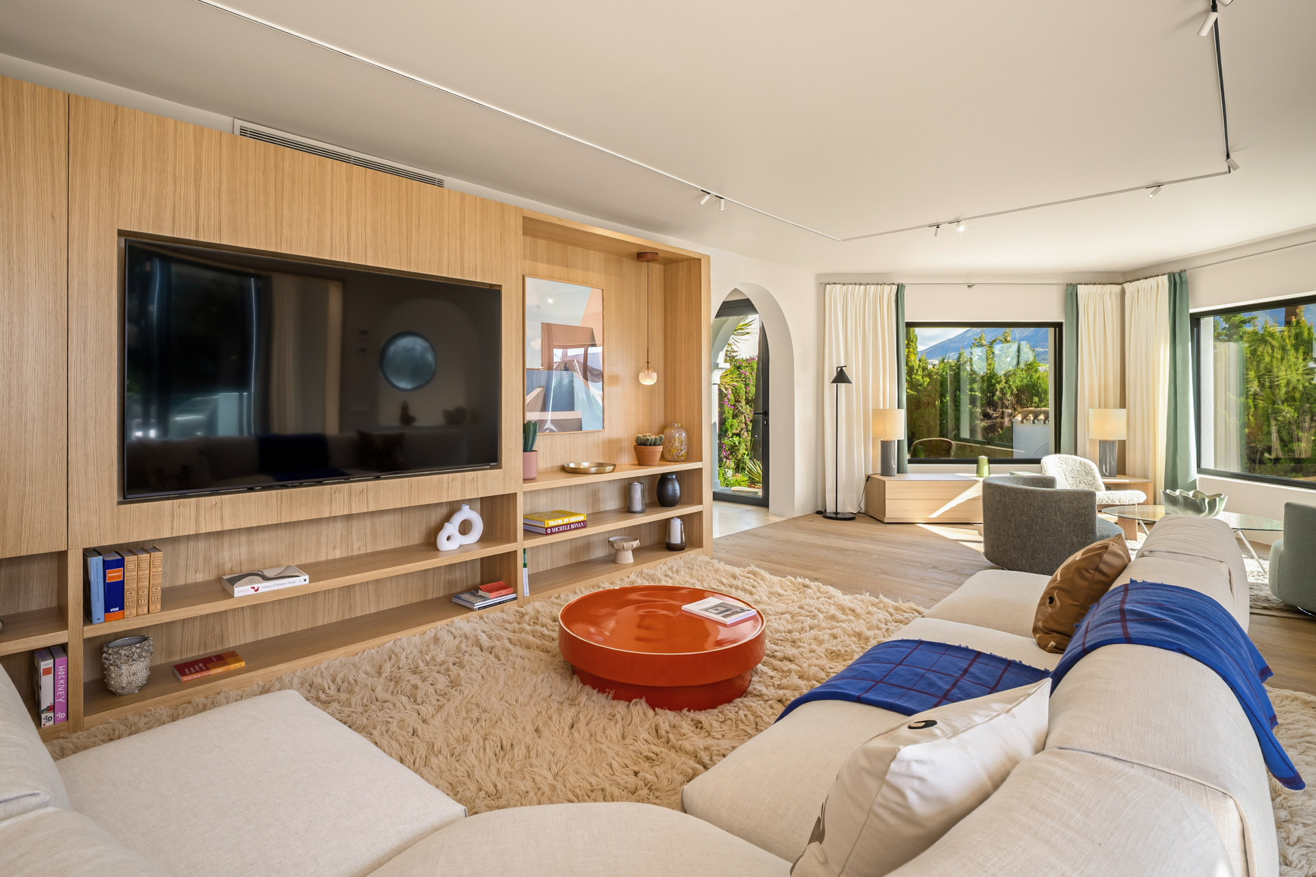 Image 33: detached villa For sale, Nueva Andalucía, €3,100,000 [HFM-C40128]