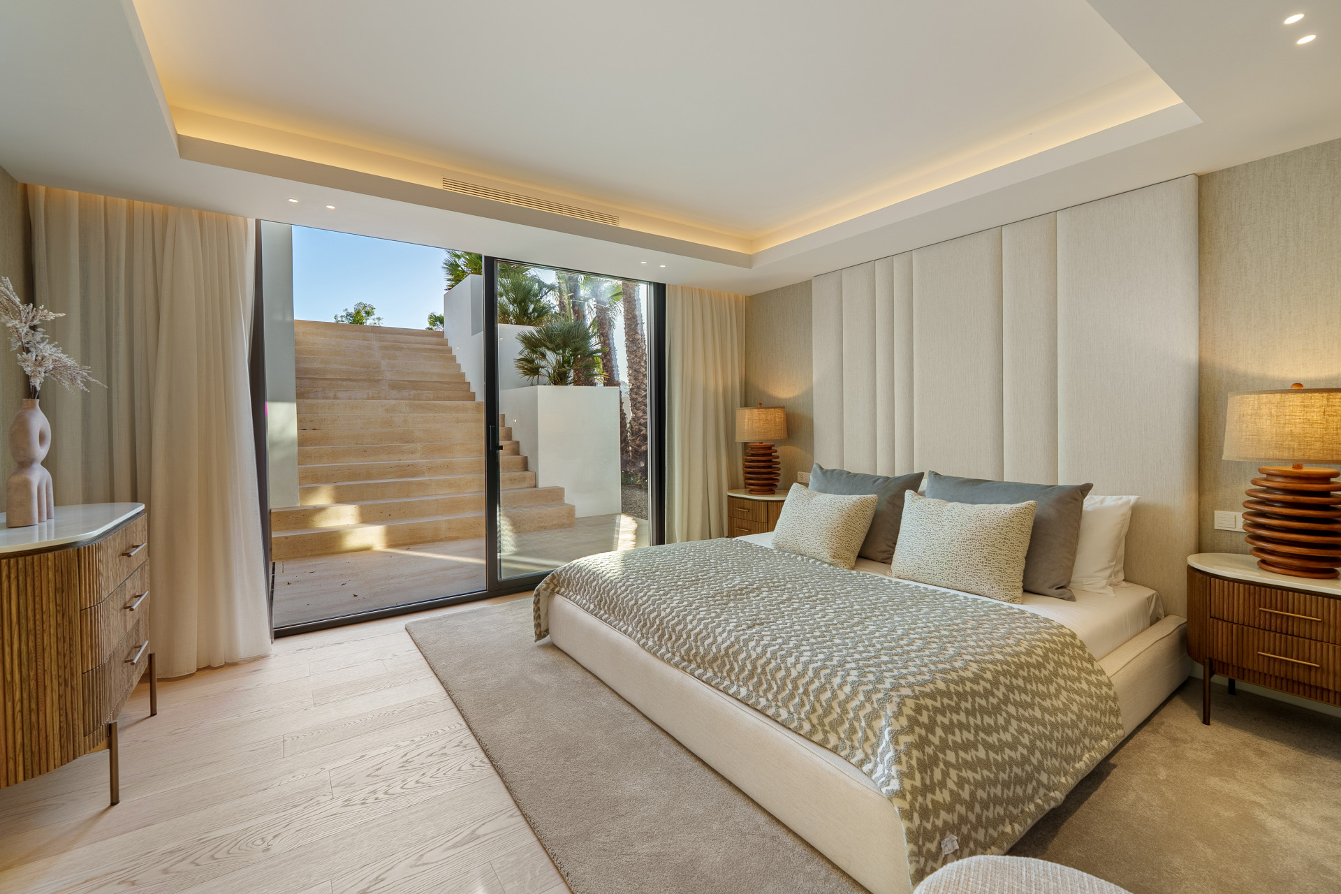 Image 53: detached villa For sale, Nueva Andalucía, €8,650,000 [HFM-C40121]