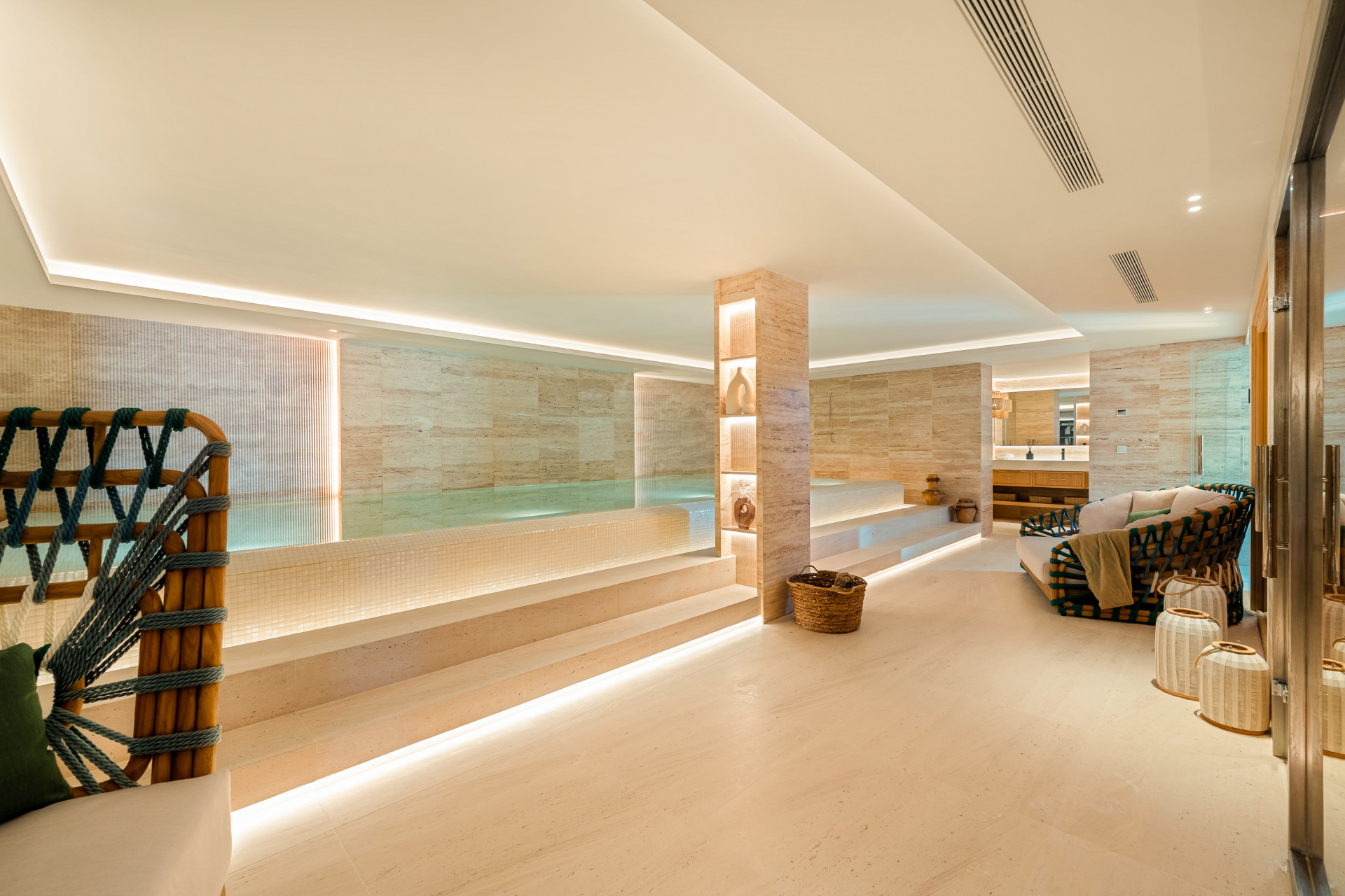 Image 53: detached villa For sale, Nueva Andalucía, €8,650,000 [HFM-C40121]