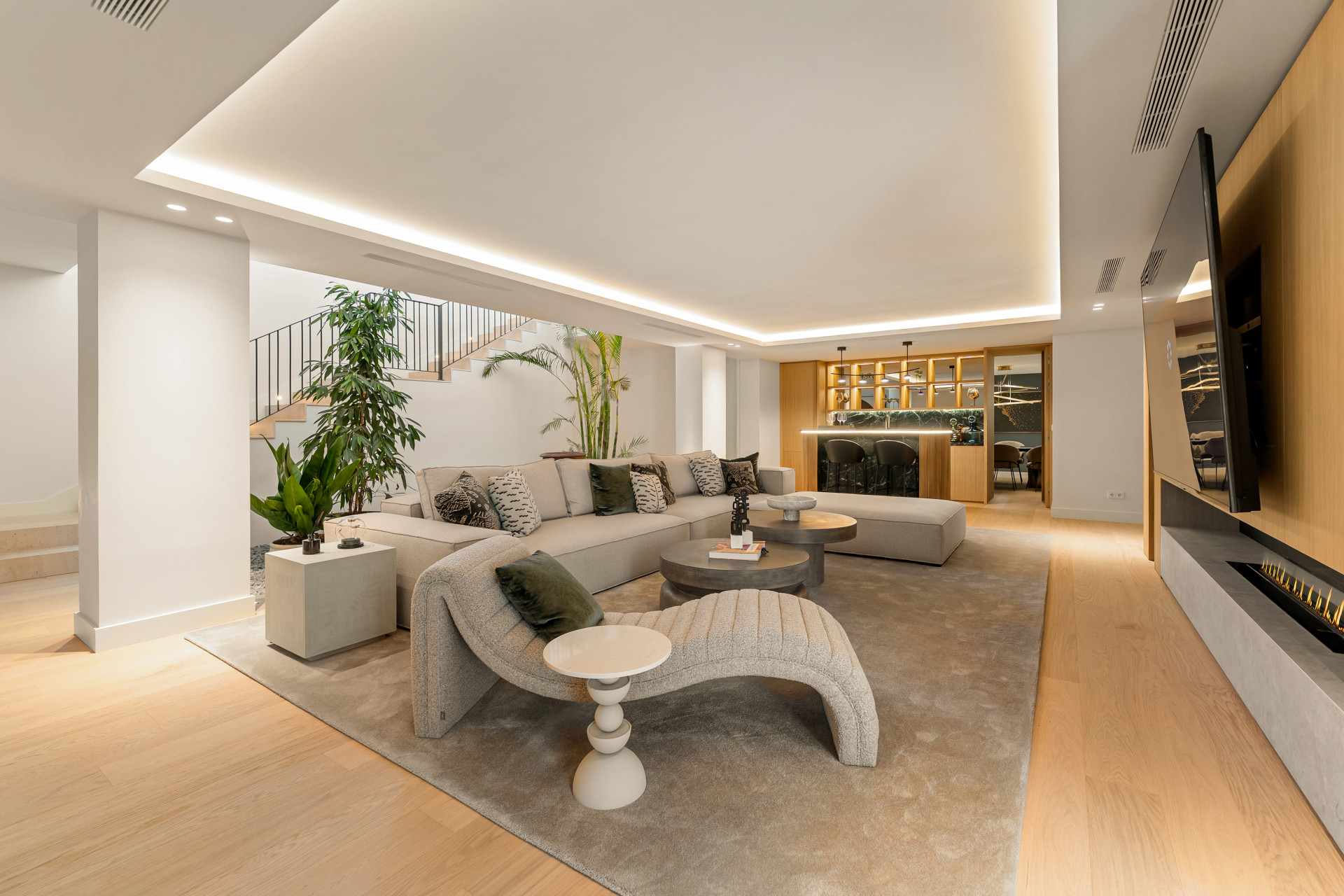 Image 53: detached villa For sale, Nueva Andalucía, €8,650,000 [HFM-C40121]