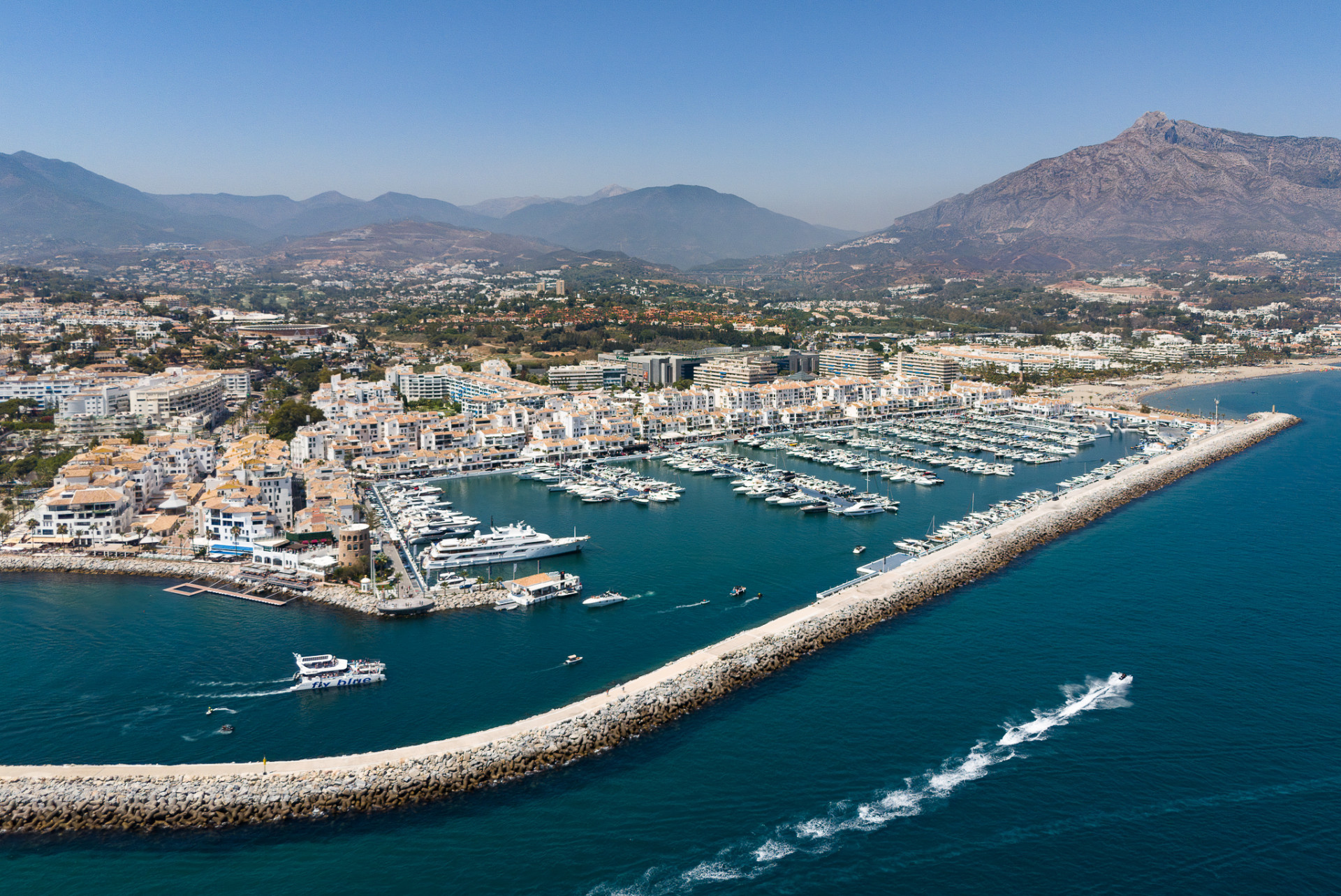 Image 31: apartment For sale, Puerto Banús, €1,650,000 [HFM-CL10165]