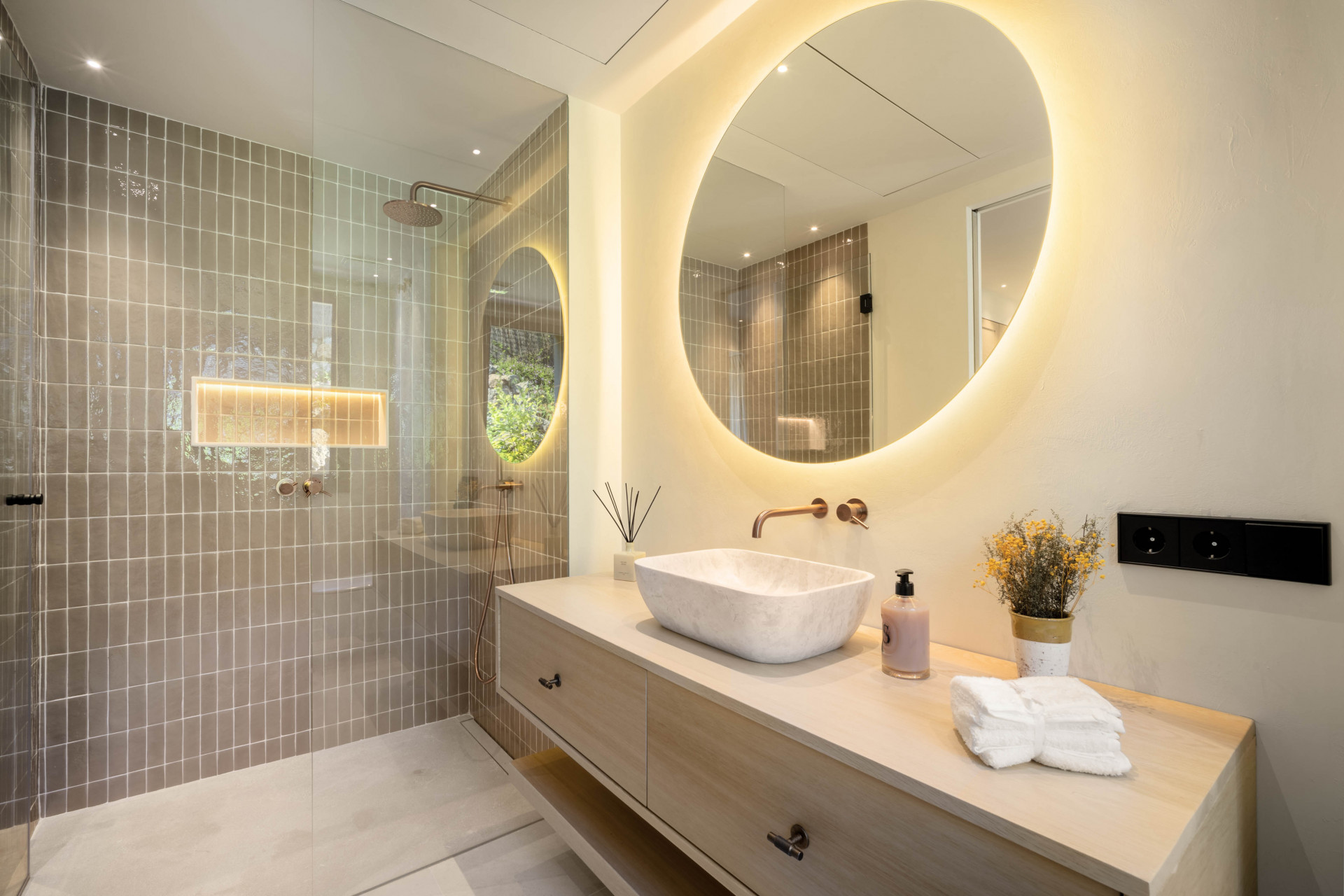 Image 56: detached villa For sale, Nueva Andalucía, €3,950,000 [HFM-C40099]