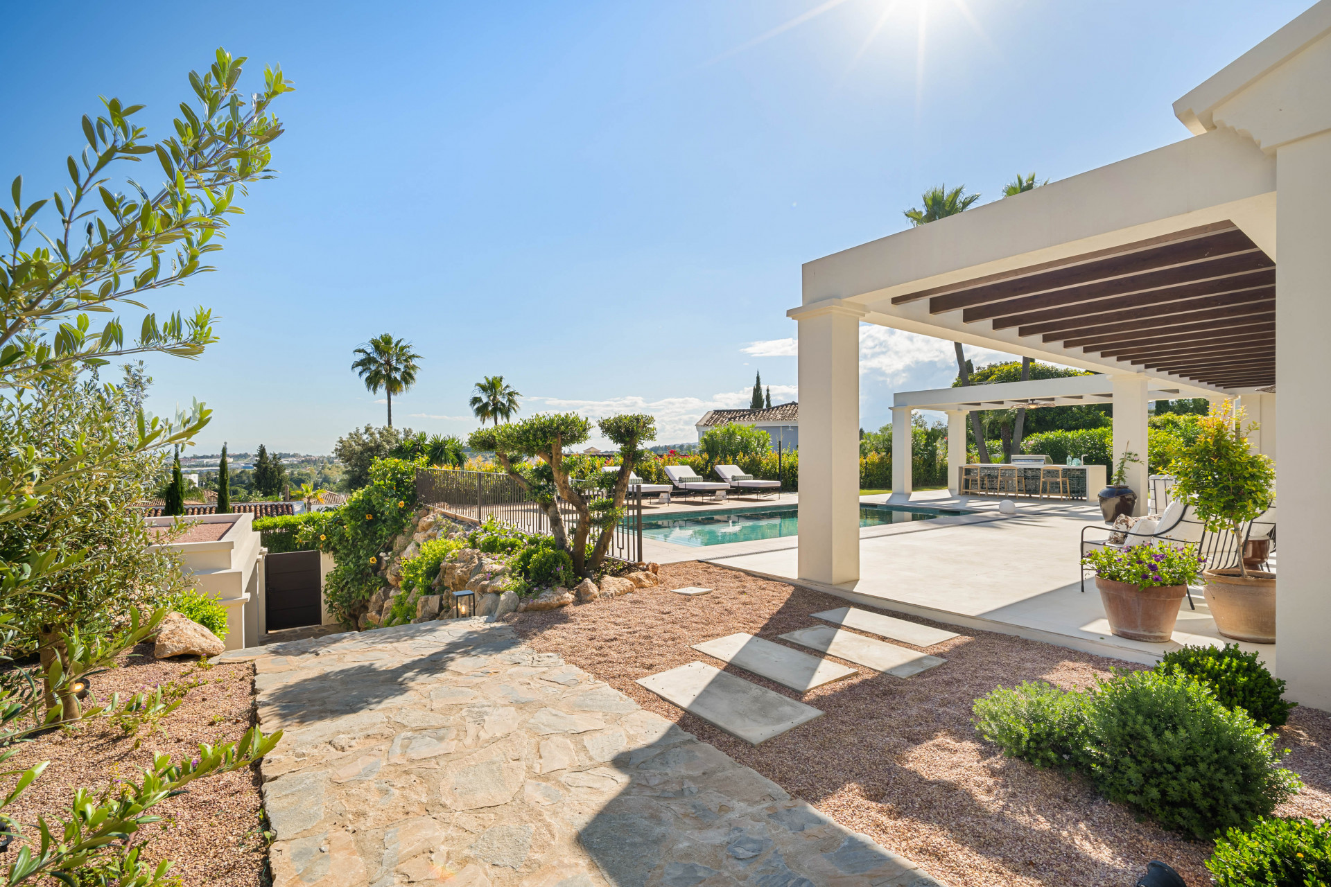 Image 56: detached villa For sale, Nueva Andalucía, €3,950,000 [HFM-C40099]