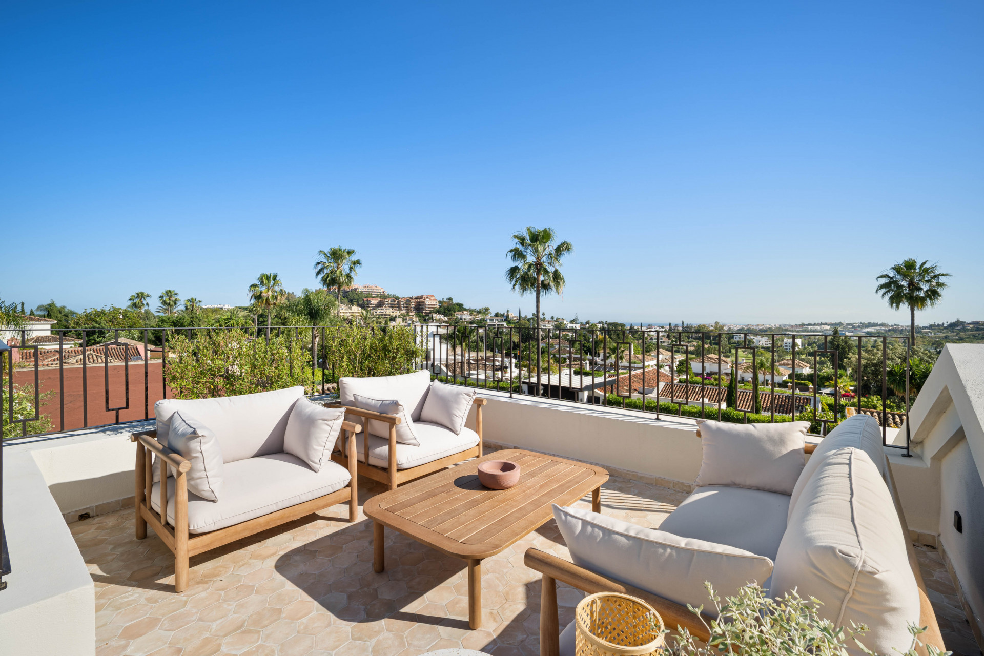 Image 56: detached villa For sale, Nueva Andalucía, €3,950,000 [HFM-C40099]