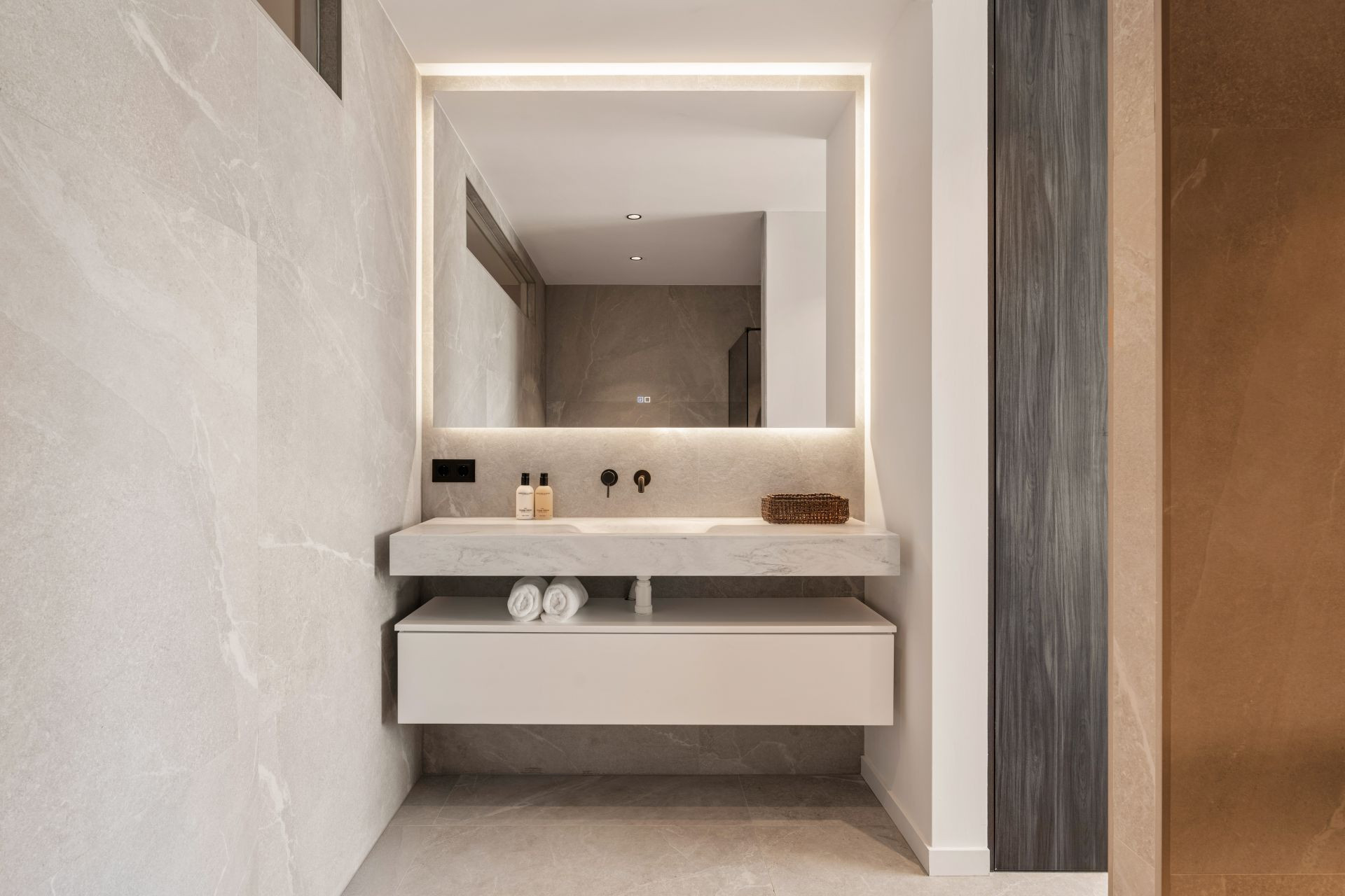 Image 34: duplex For sale, Benahavís, €1,350,000 [HFM-C40095]