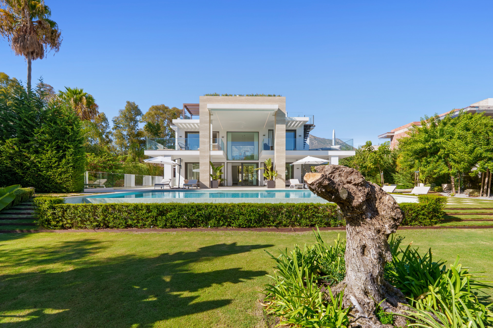 Image 57: detached villa For sale, The Golden Mile, €5,900,000 [HFM-C40103]