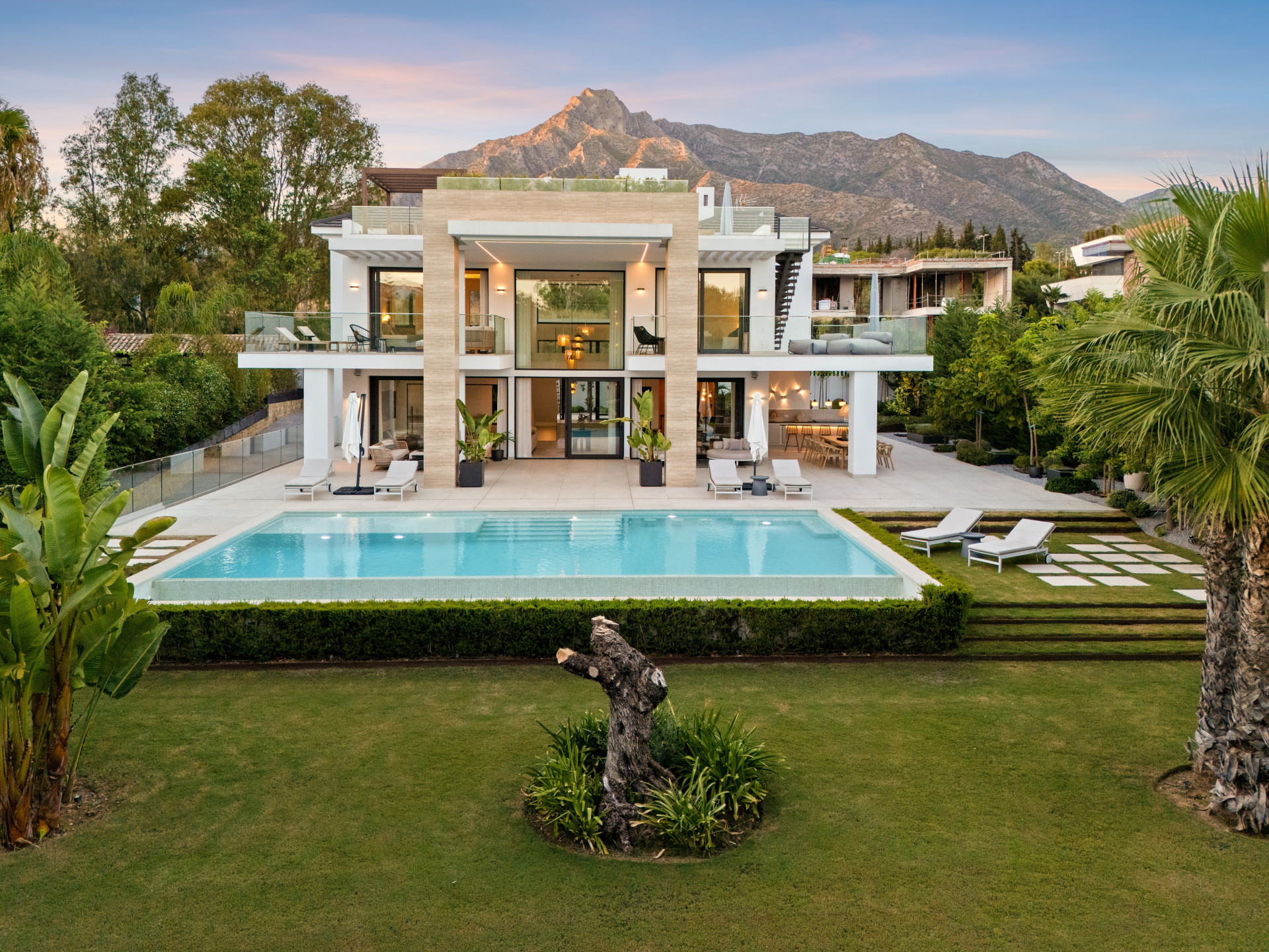 Image 57: detached villa For sale, The Golden Mile, €5,900,000 [HFM-C40103]